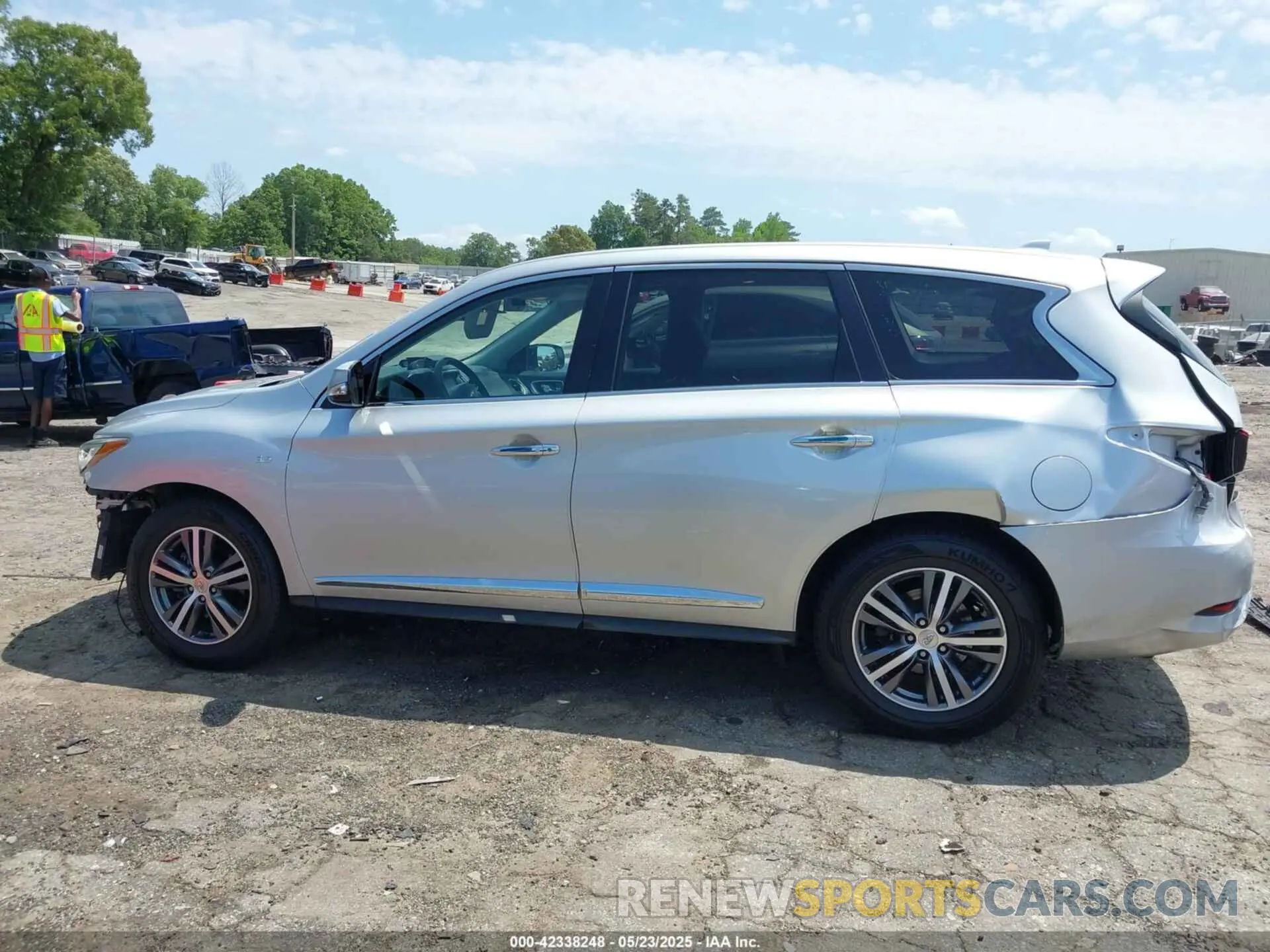 15 Photograph of a damaged car 5N1DL0MN7LC529460 INFINITI QX60 2020