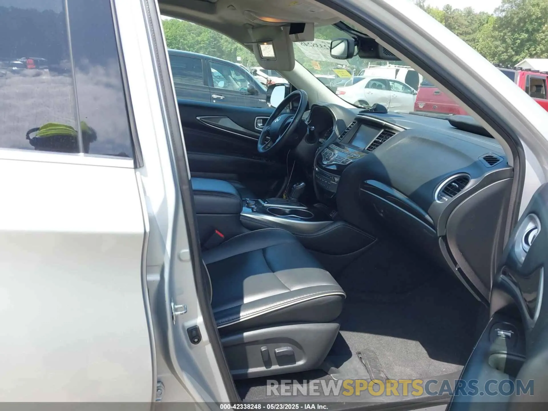 5 Photograph of a damaged car 5N1DL0MN7LC529460 INFINITI QX60 2020