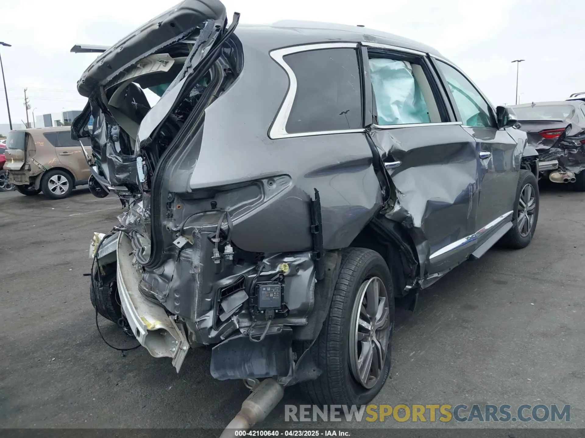 4 Photograph of a damaged car 5N1DL0MN8LC509198 INFINITI QX60 2020