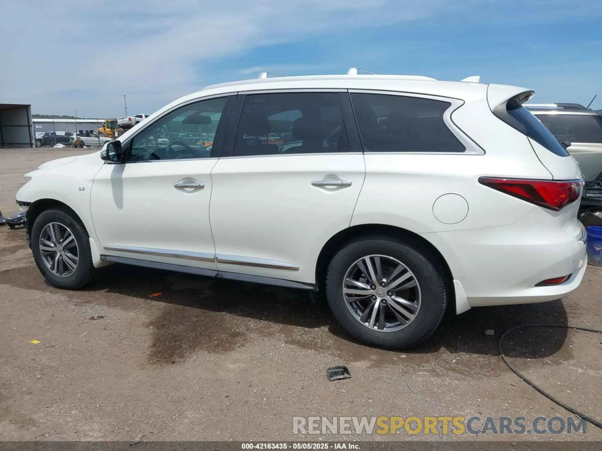 15 Photograph of a damaged car 5N1DL0MNXLC519635 INFINITI QX60 2020