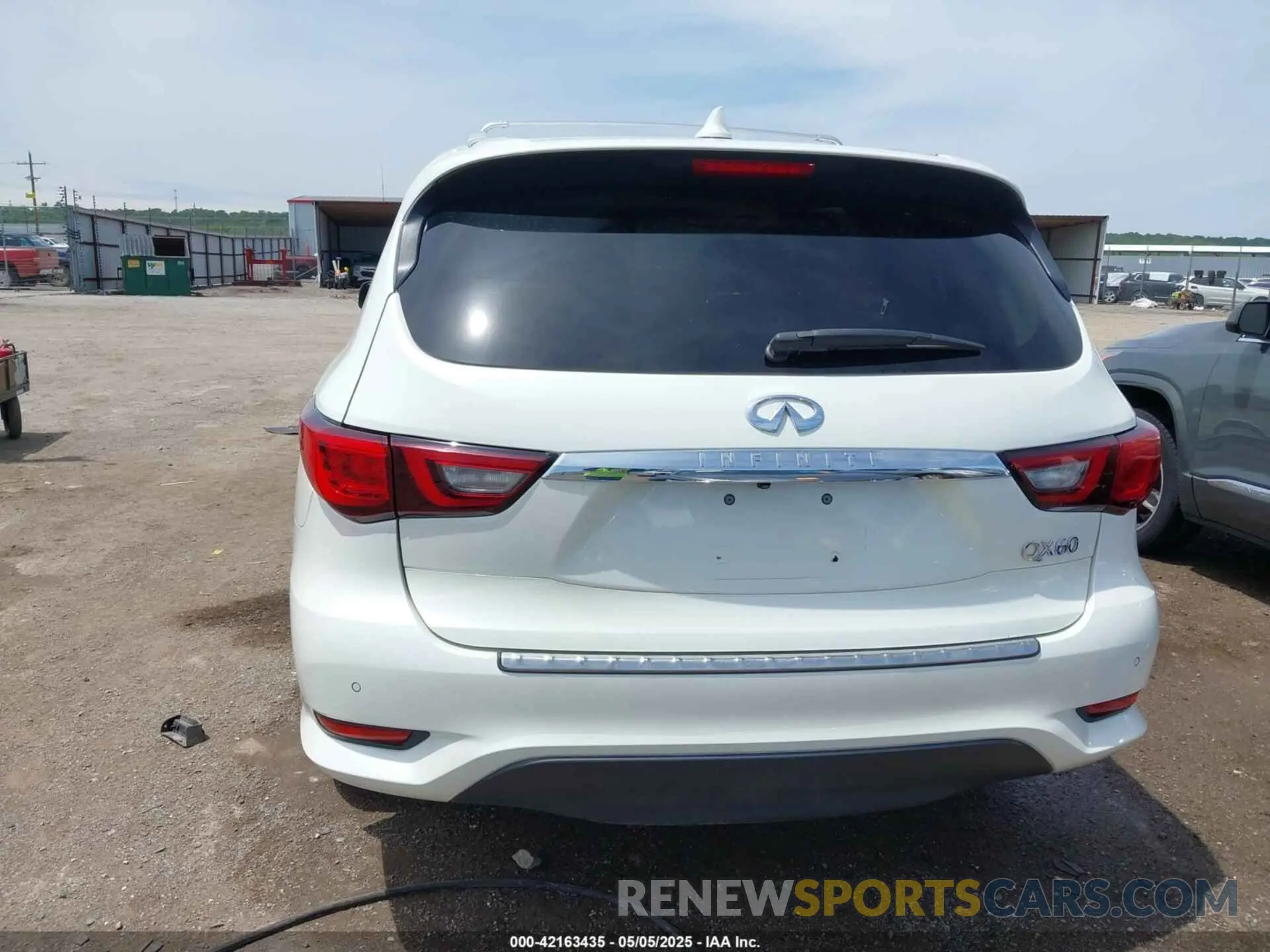 17 Photograph of a damaged car 5N1DL0MNXLC519635 INFINITI QX60 2020