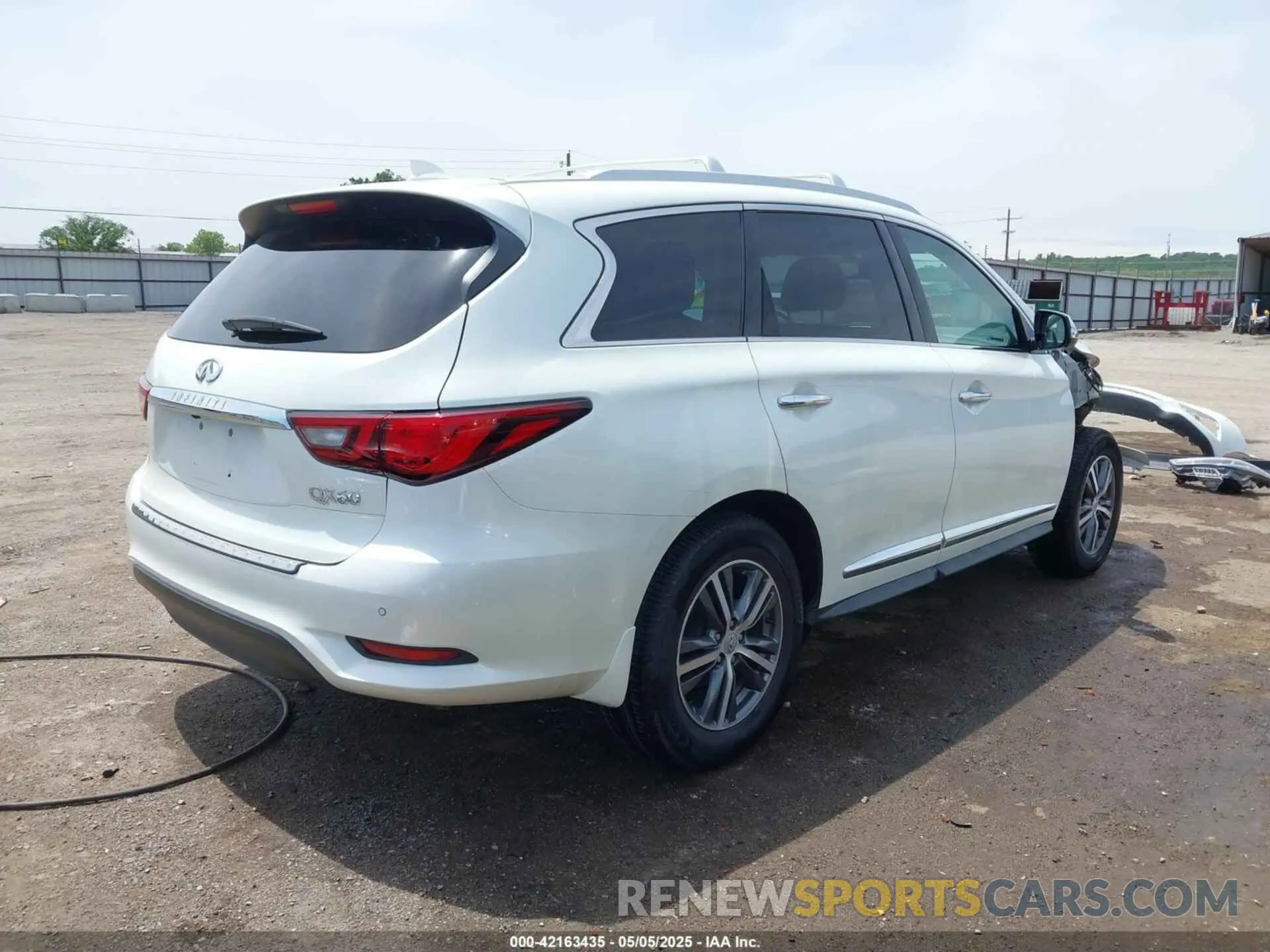 4 Photograph of a damaged car 5N1DL0MNXLC519635 INFINITI QX60 2020