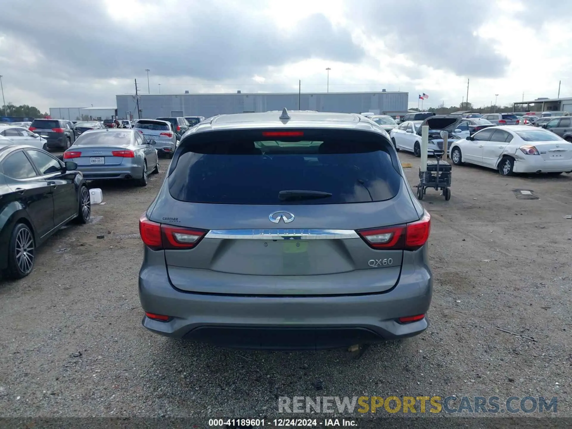 17 Photograph of a damaged car 5N1DL0MNXLC523376 INFINITI QX60 2020