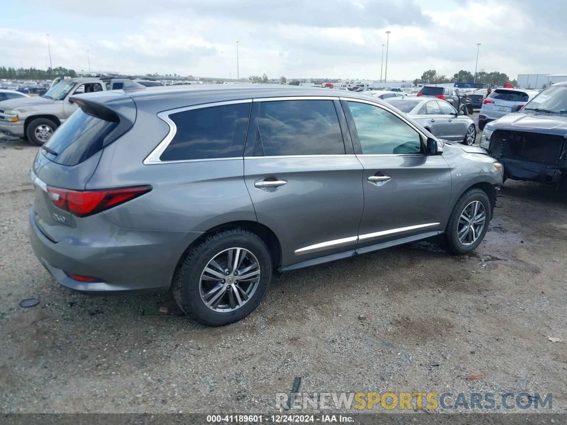 4 Photograph of a damaged car 5N1DL0MNXLC523376 INFINITI QX60 2020