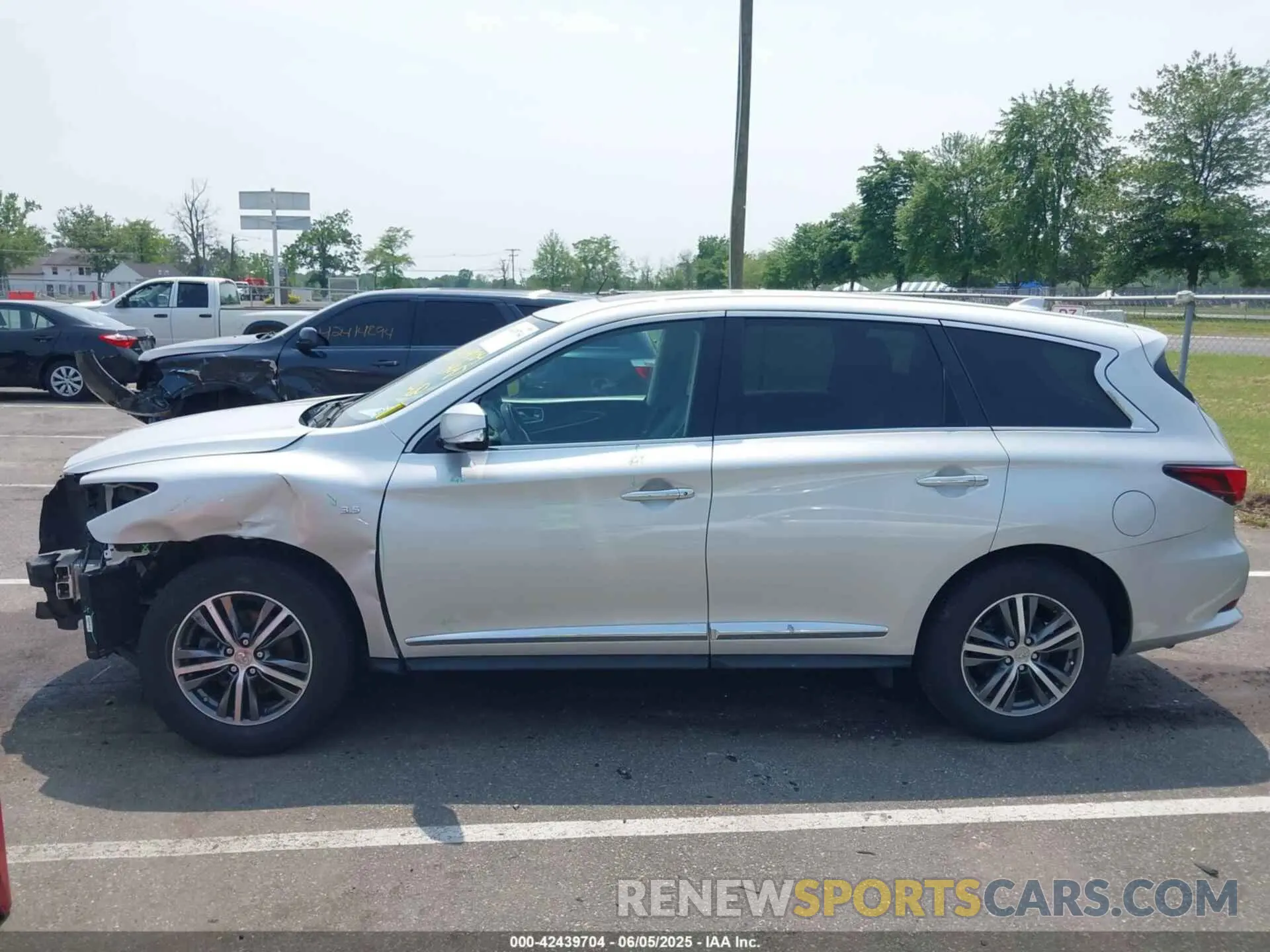 14 Photograph of a damaged car 5N1DL0MNXLC533955 INFINITI QX60 2020