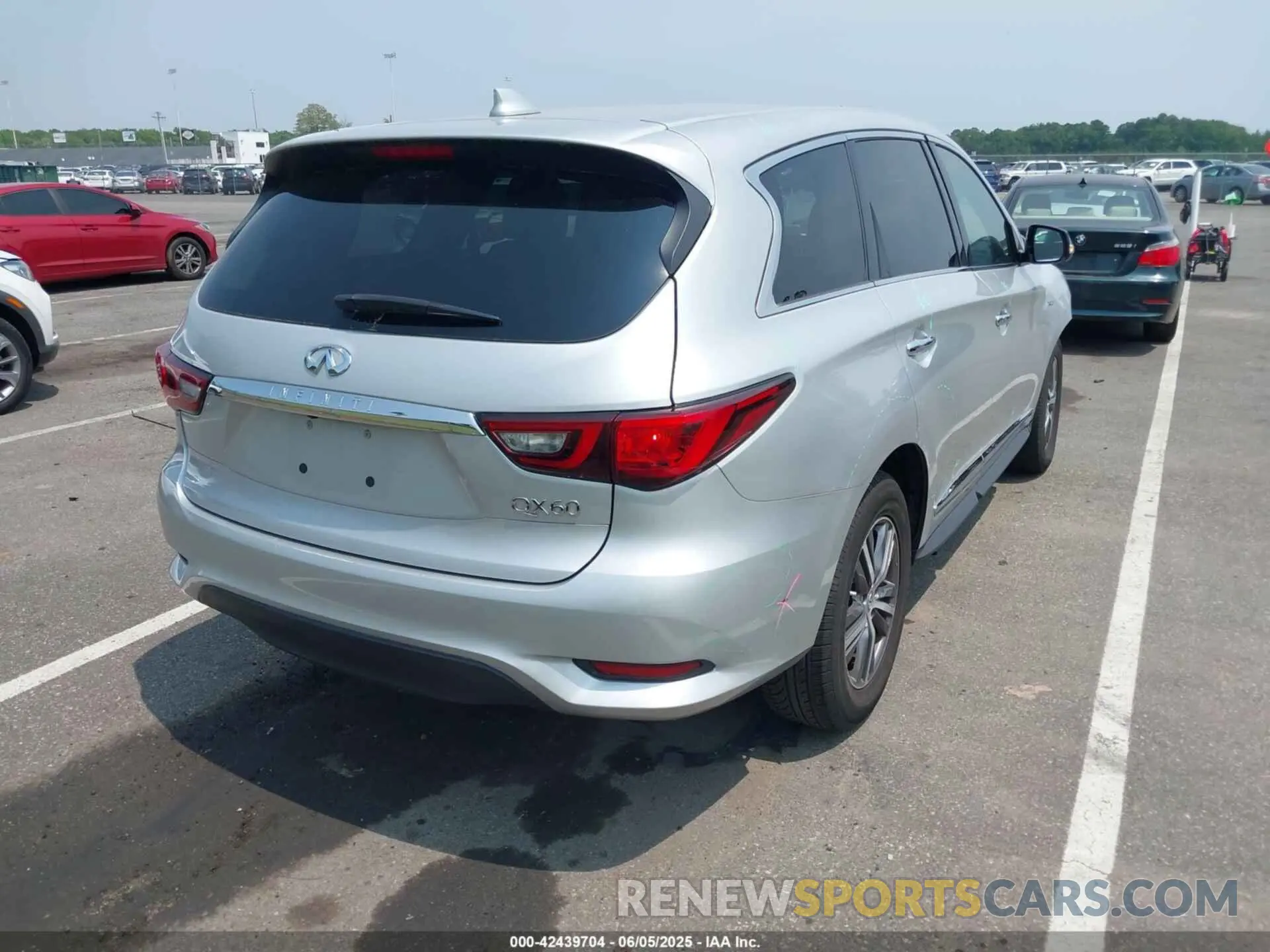 4 Photograph of a damaged car 5N1DL0MNXLC533955 INFINITI QX60 2020