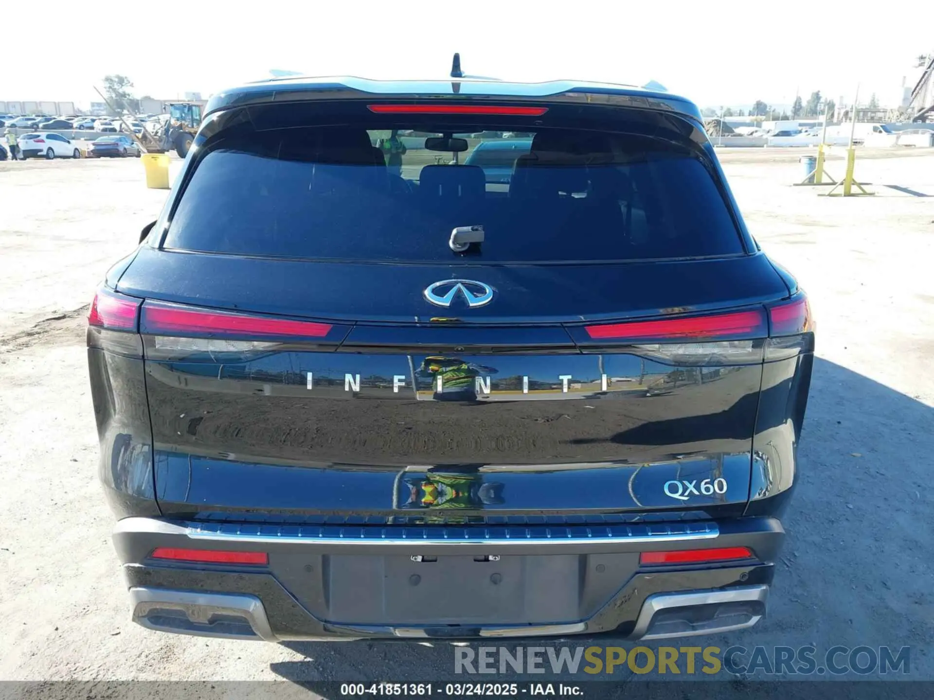 17 Photograph of a damaged car 5N1DL1FR2NC334875 INFINITI QX60 2022