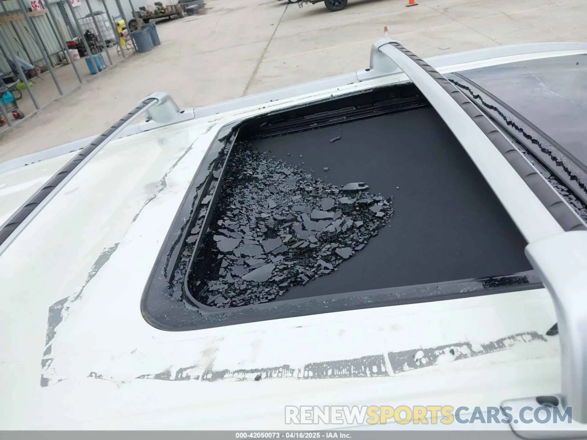 17 Photograph of a damaged car 5N1DL1FR4NC330262 INFINITI QX60 2022