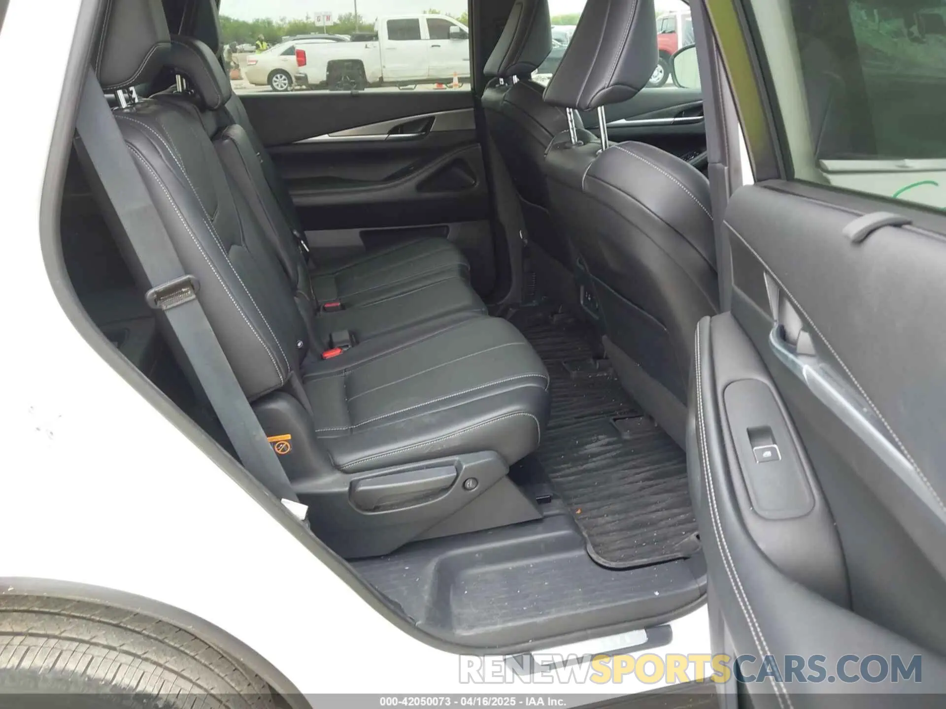 8 Photograph of a damaged car 5N1DL1FR4NC330262 INFINITI QX60 2022