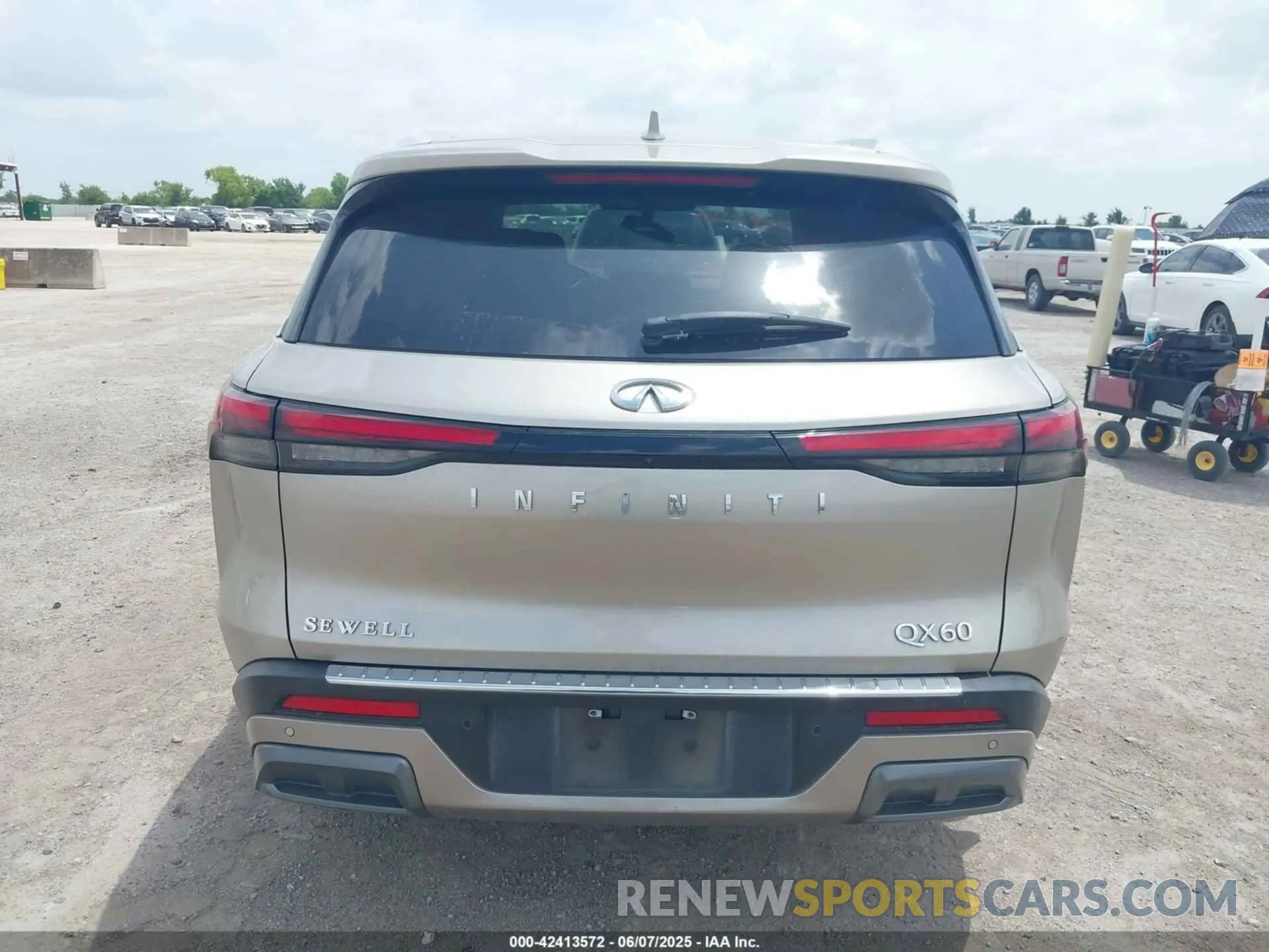 16 Photograph of a damaged car 5N1DL1FR9NC333156 INFINITI QX60 2022