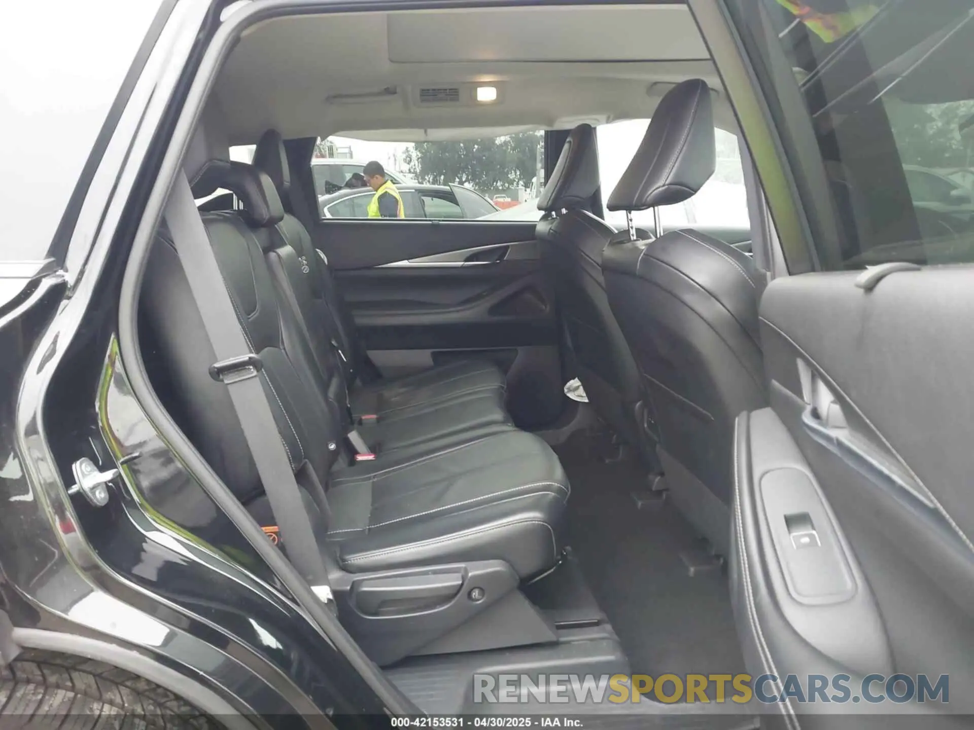 8 Photograph of a damaged car 5N1DL1FR0PC330892 INFINITI QX60 2023