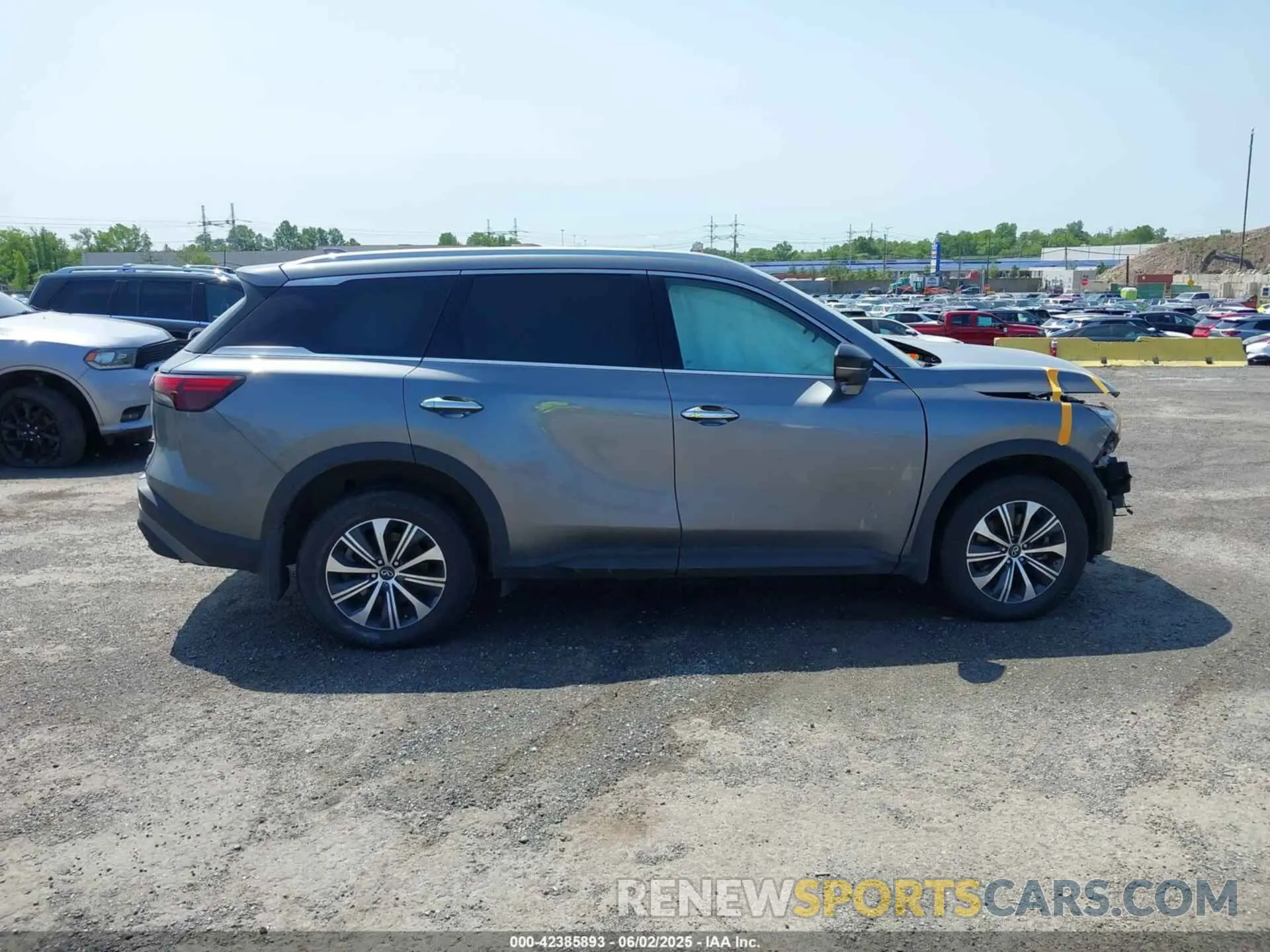 13 Photograph of a damaged car 5N1DL1FS2PC368384 INFINITI QX60 2023