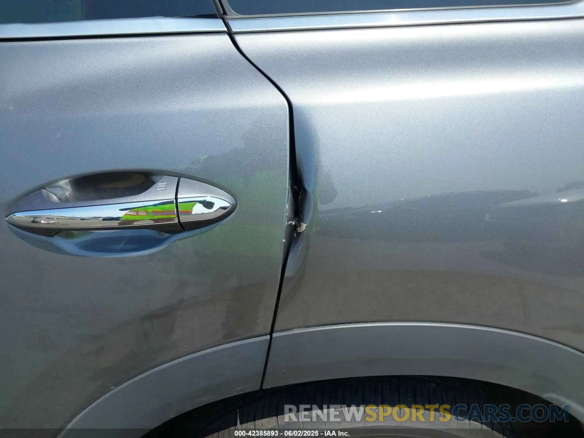18 Photograph of a damaged car 5N1DL1FS2PC368384 INFINITI QX60 2023