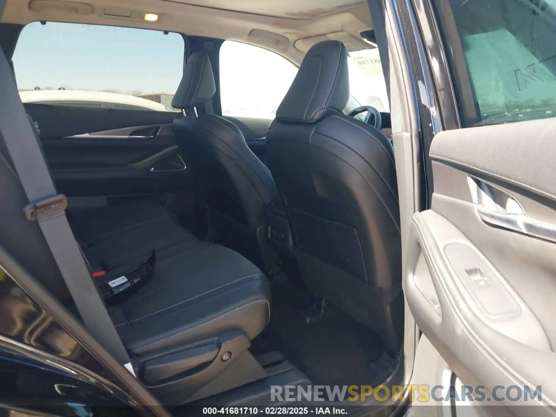 8 Photograph of a damaged car 5N1DL1FS9PC364963 INFINITI QX60 2023
