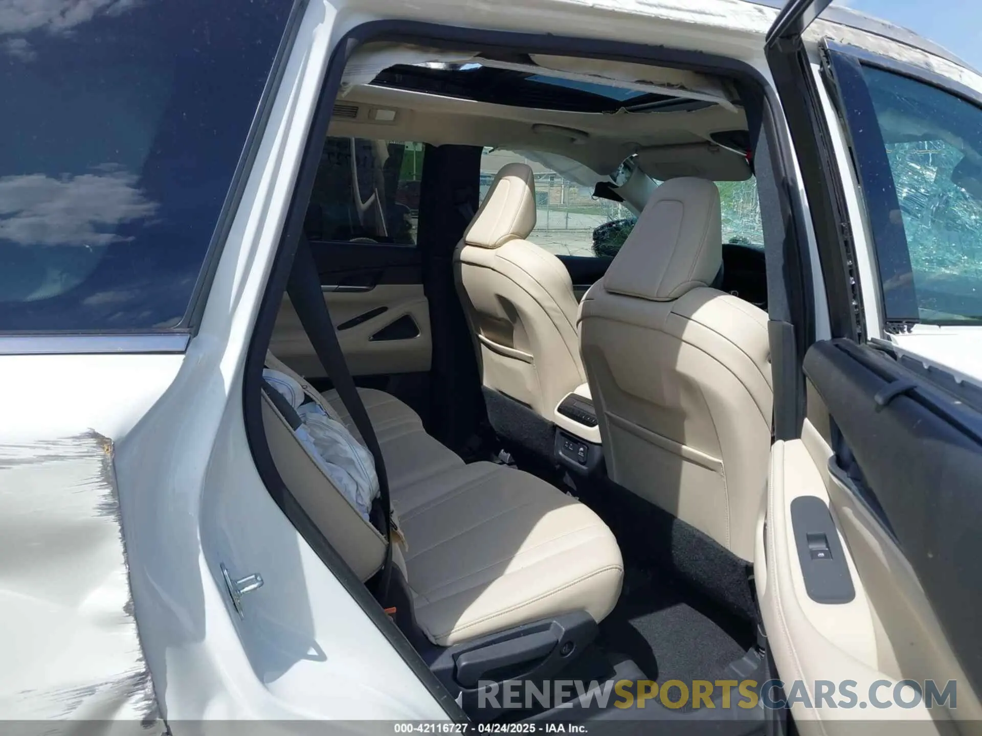 8 Photograph of a damaged car 5N1DL1GS5PC353666 INFINITI QX60 2023
