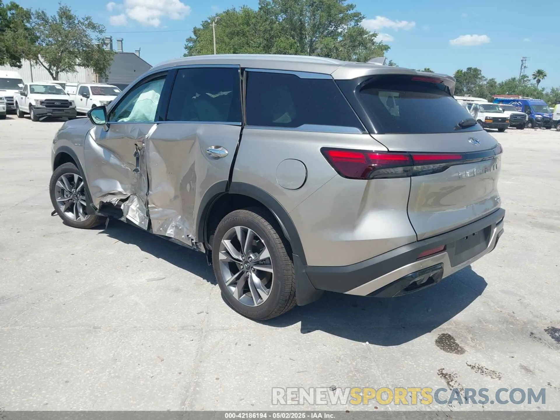 3 Photograph of a damaged car 5N1DL1FR3RC346815 INFINITI QX60 2024