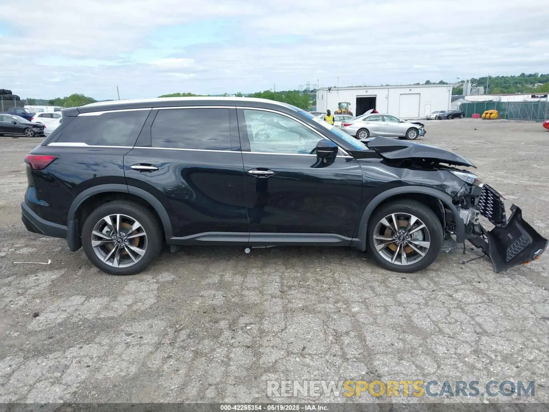 14 Photograph of a damaged car 5N1DL1FS1RC335847 INFINITI QX60 2024