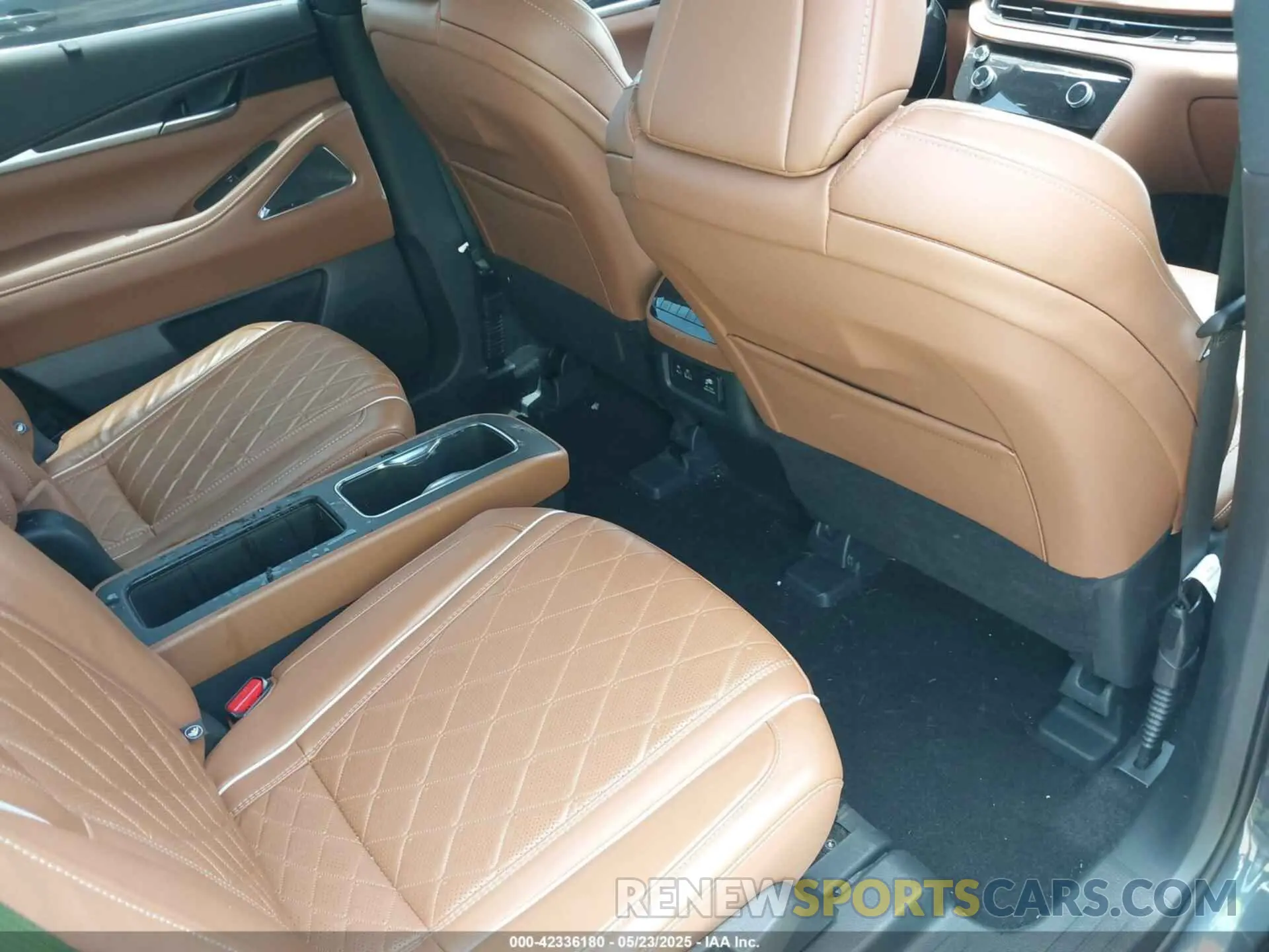 8 Photograph of a damaged car 5N1DL1HUXRC349986 INFINITI QX60 2024