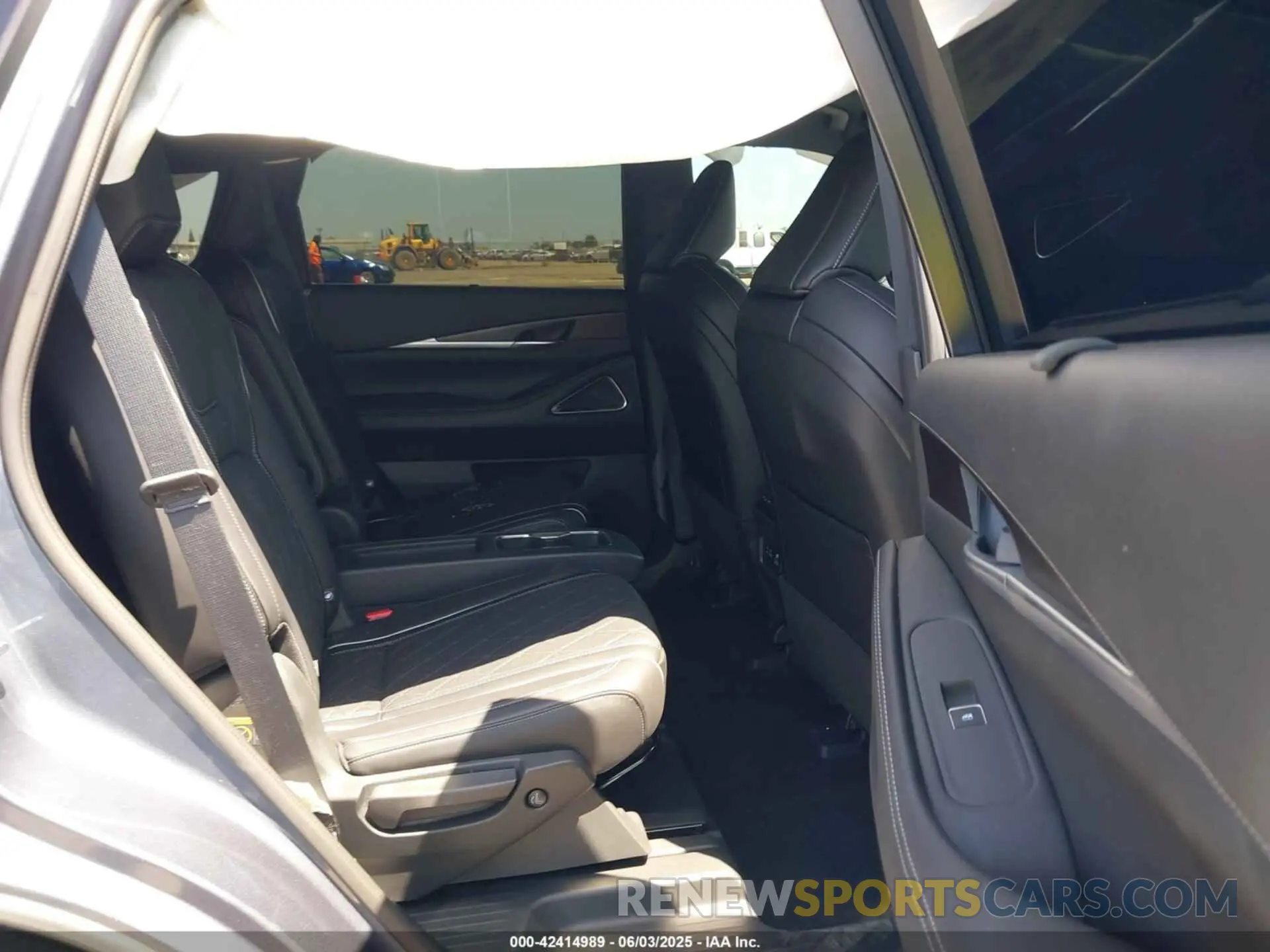 8 Photograph of a damaged car 5N1DL1HUXRC351382 INFINITI QX60 2024