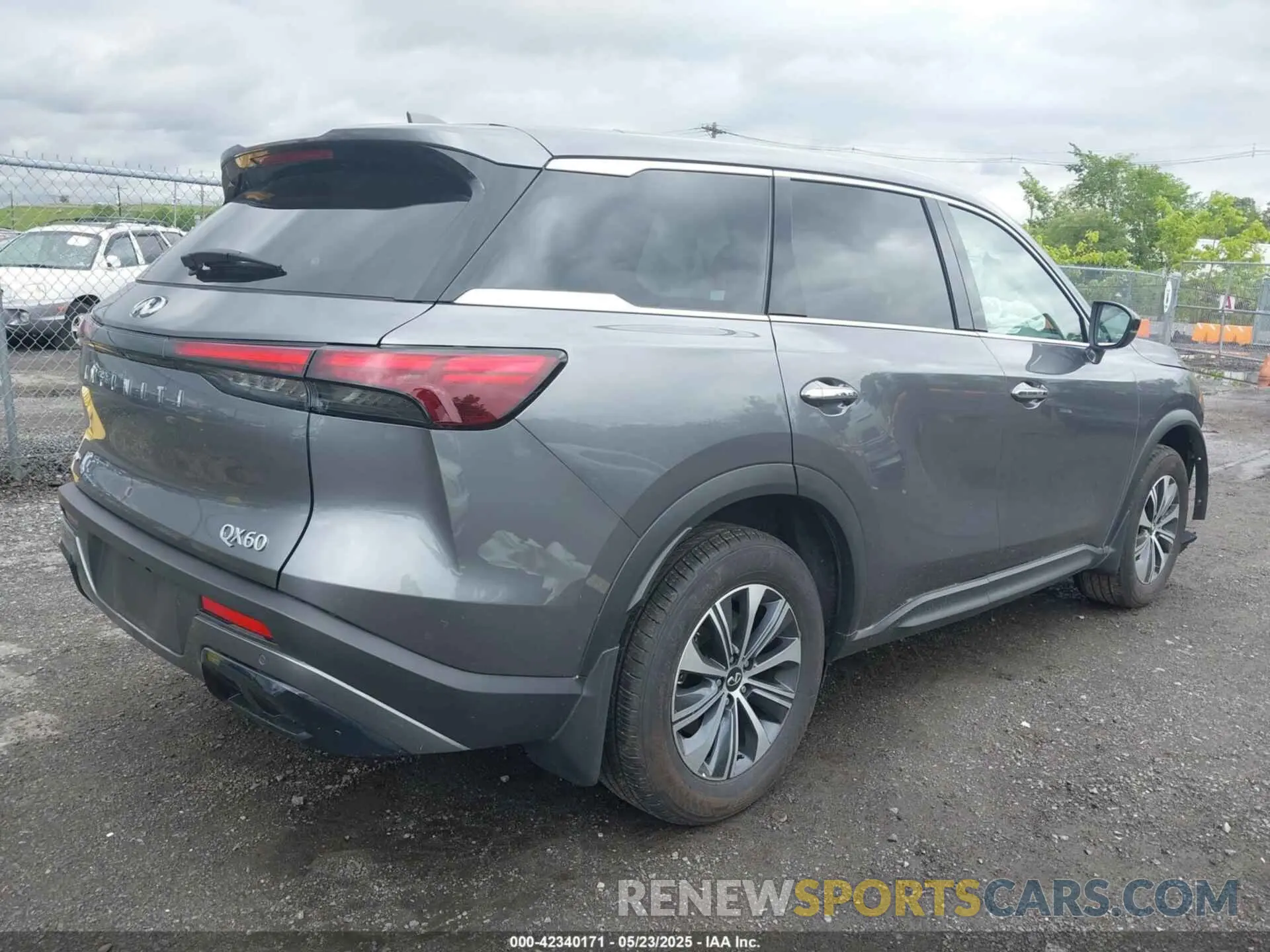 4 Photograph of a damaged car 5N1AL1ES1SC331789 INFINITI QX60 2025