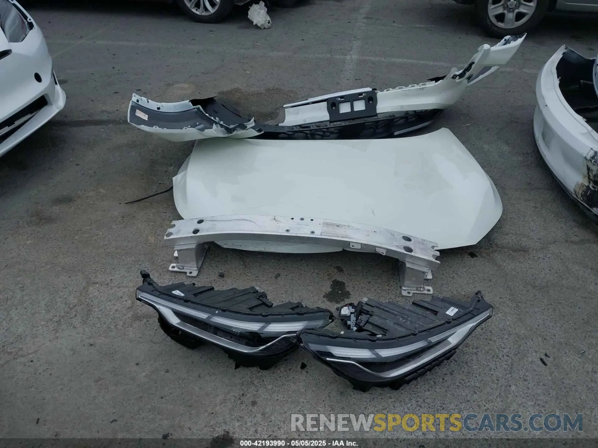 12 Photograph of a damaged car 5N1AL1GS6SC330036 INFINITI QX60 2025