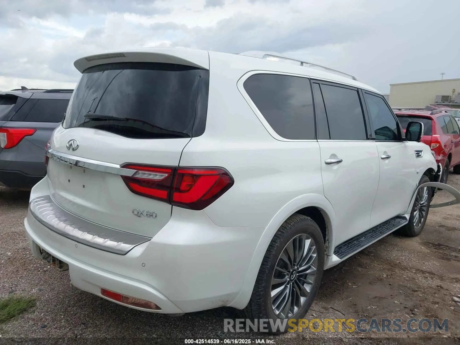 4 Photograph of a damaged car JN8AZ2ND2K9850281 INFINITI QX80 2019