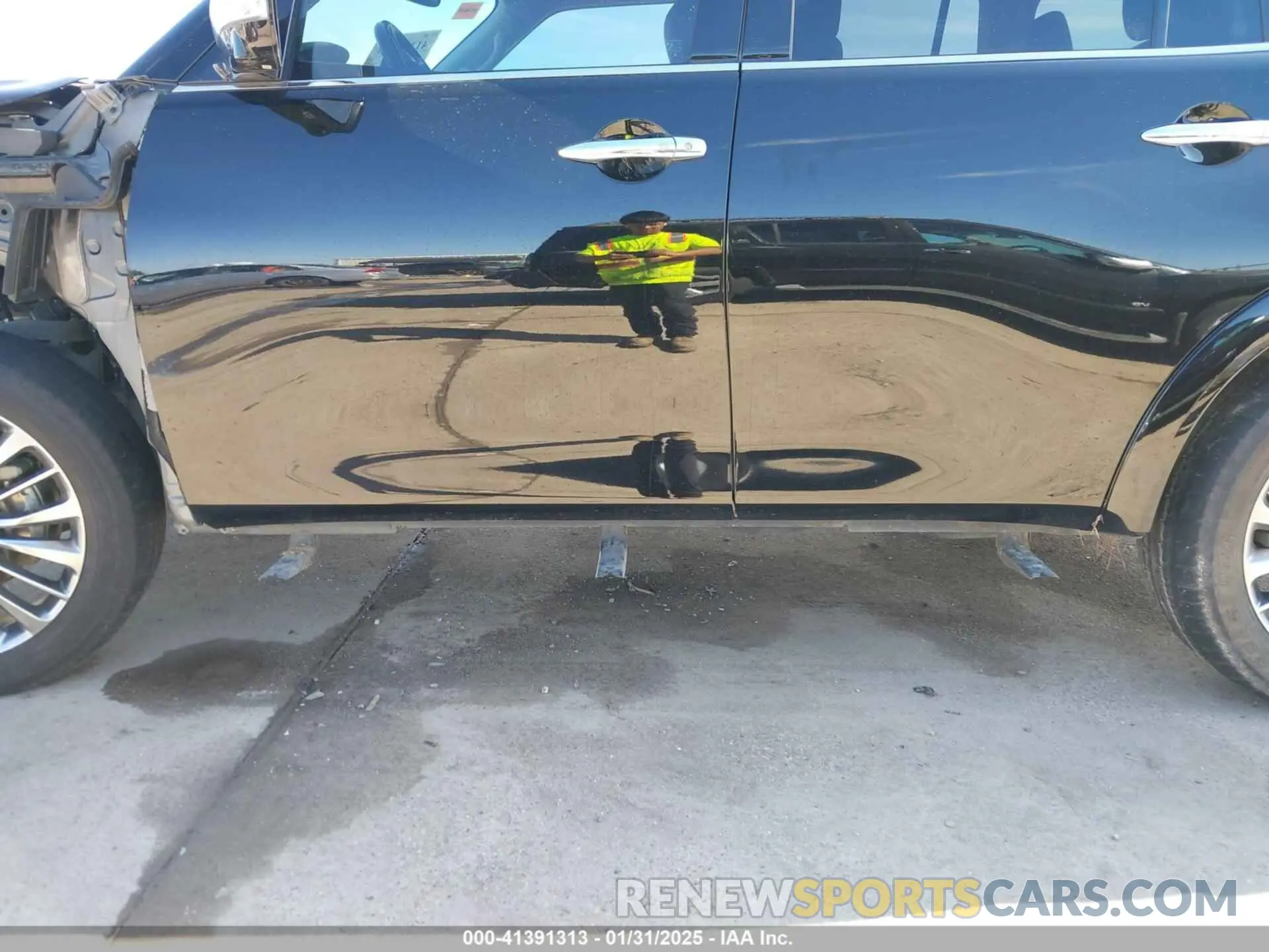 22 Photograph of a damaged car JN8AZ2NE3K9238521 INFINITI QX80 2019