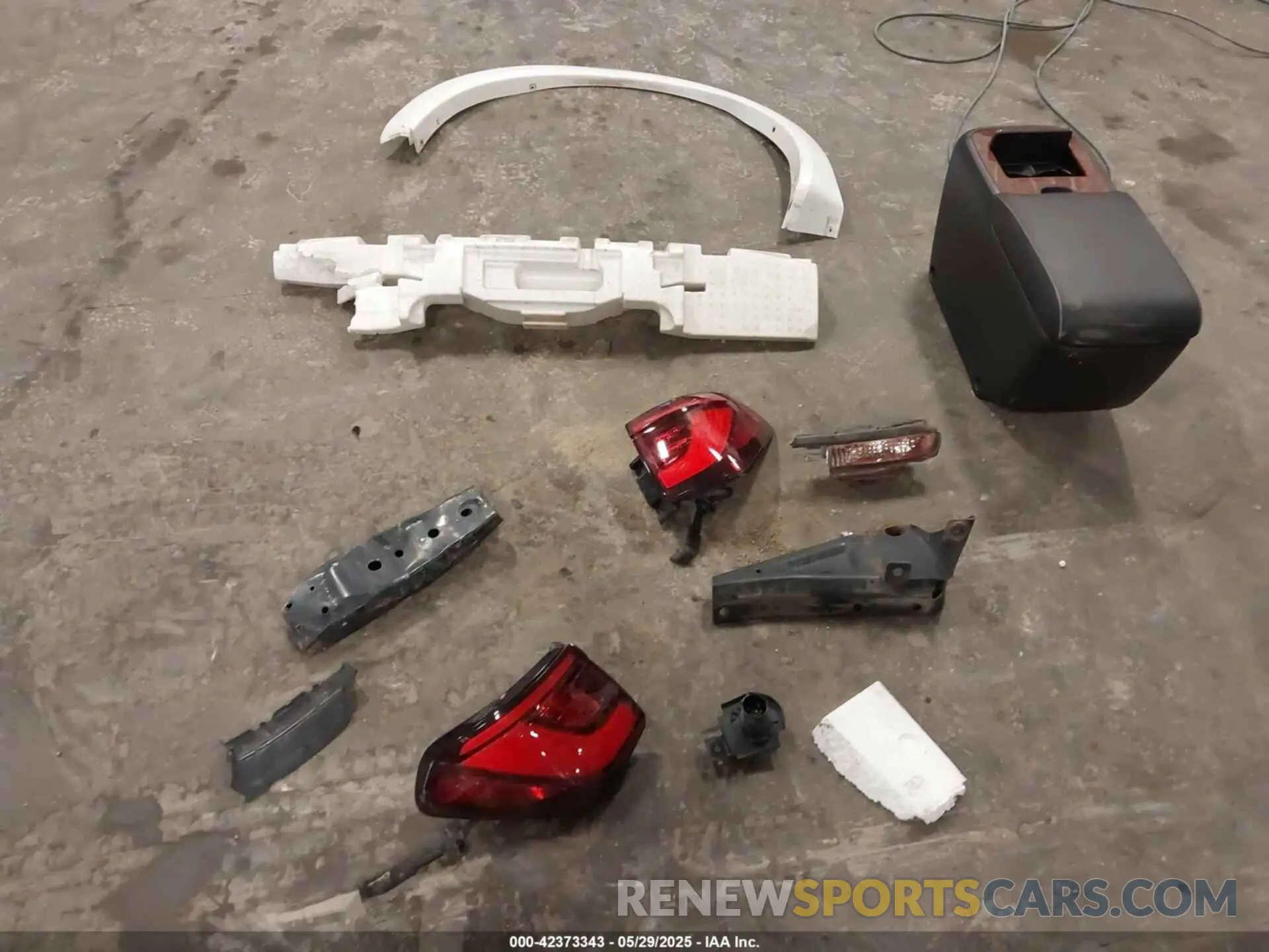 19 Photograph of a damaged car JN8AZ2NE4K9228032 INFINITI QX80 2019