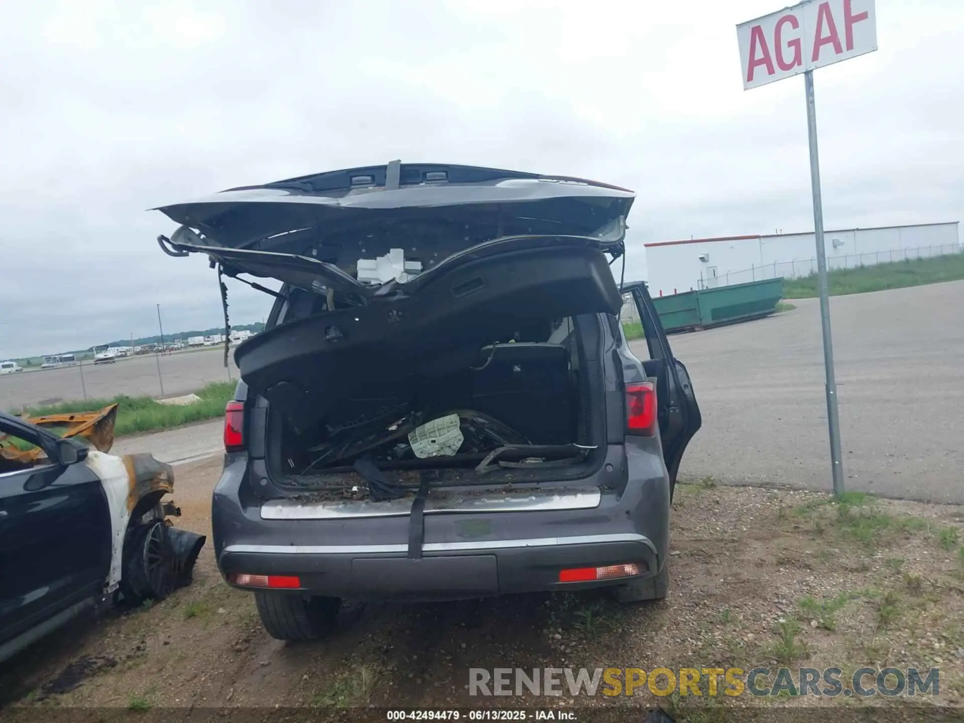 15 Photograph of a damaged car JN8AZ2NE9K9227586 INFINITI QX80 2019