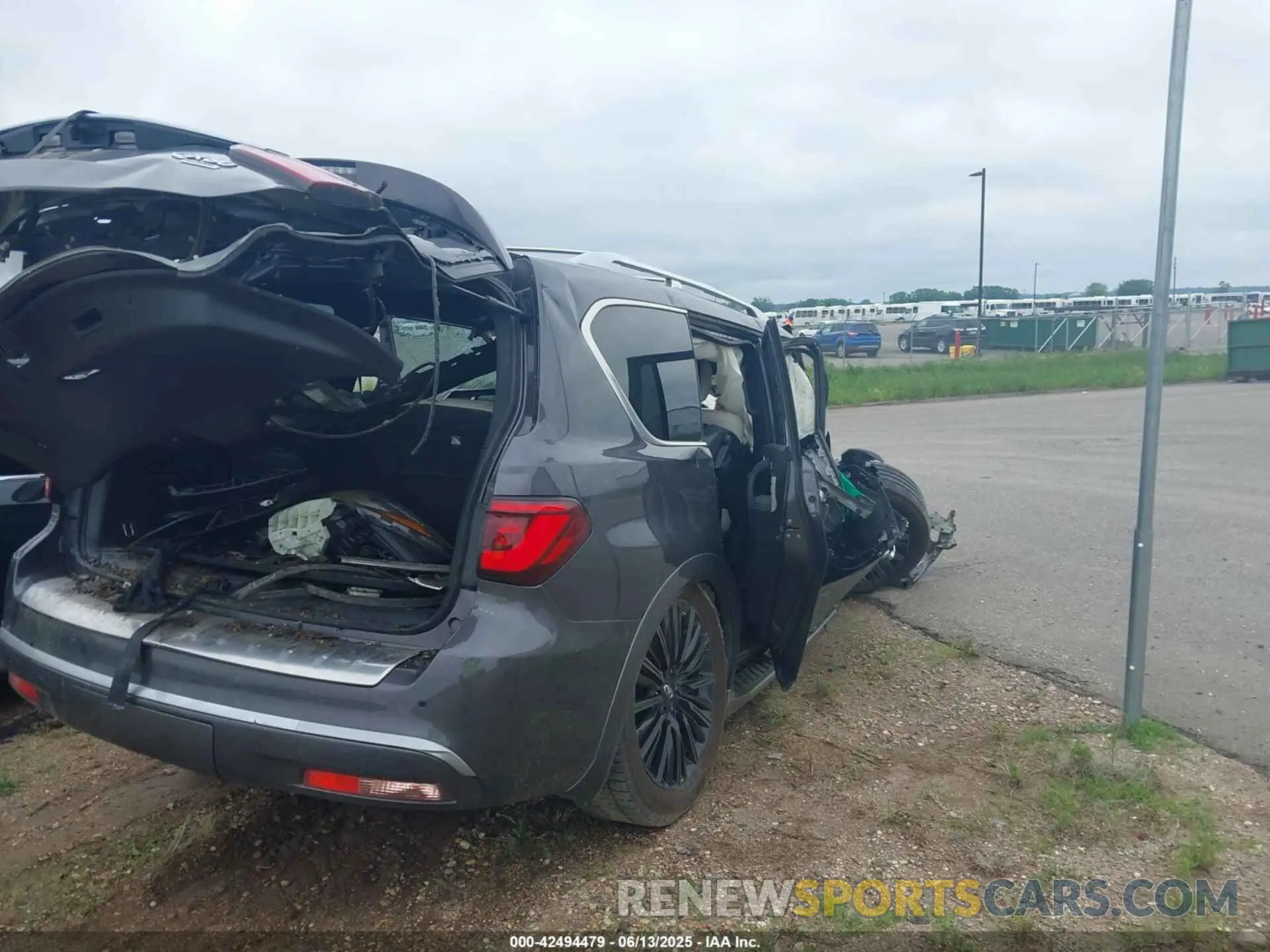 4 Photograph of a damaged car JN8AZ2NE9K9227586 INFINITI QX80 2019