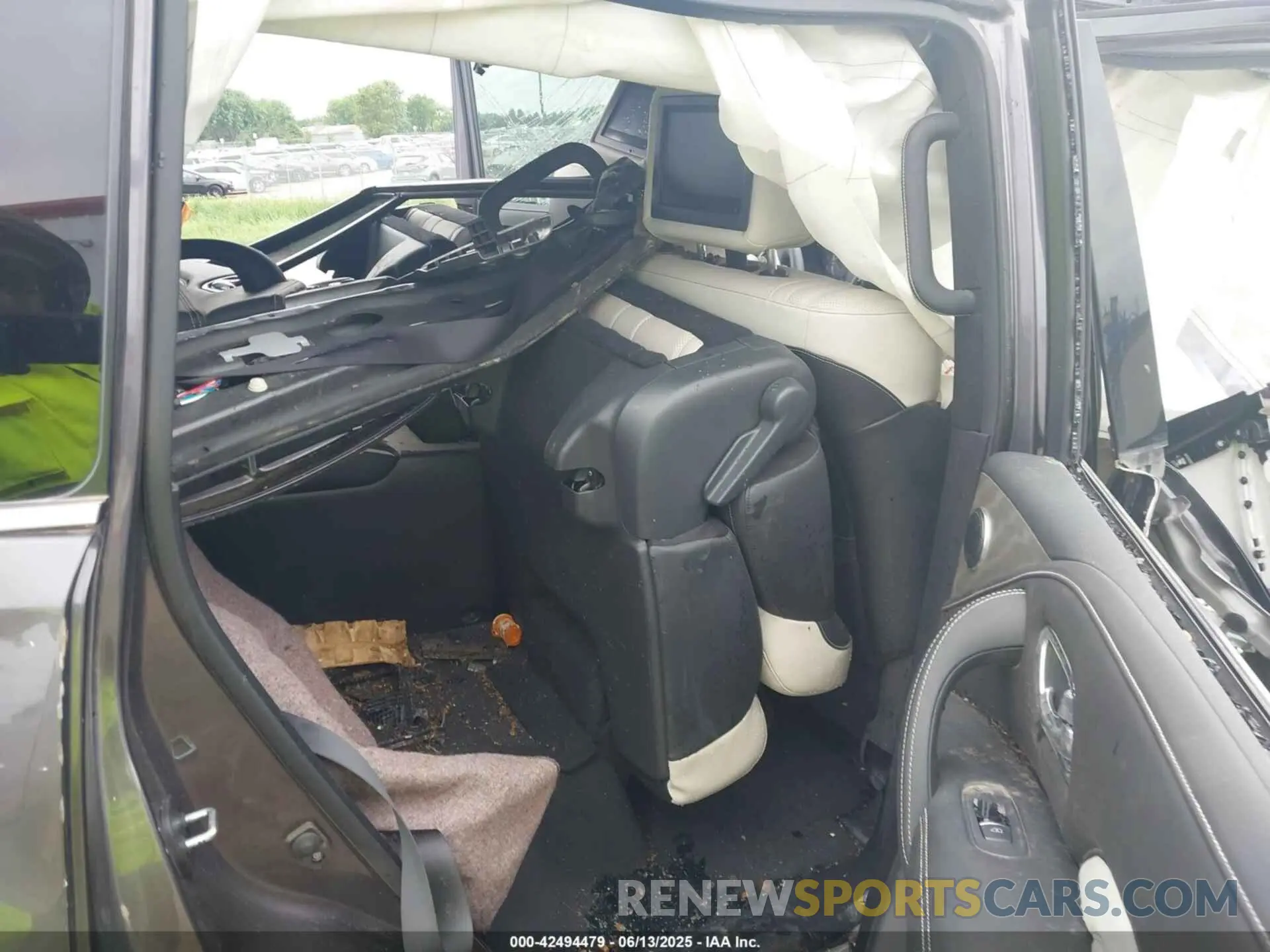 8 Photograph of a damaged car JN8AZ2NE9K9227586 INFINITI QX80 2019