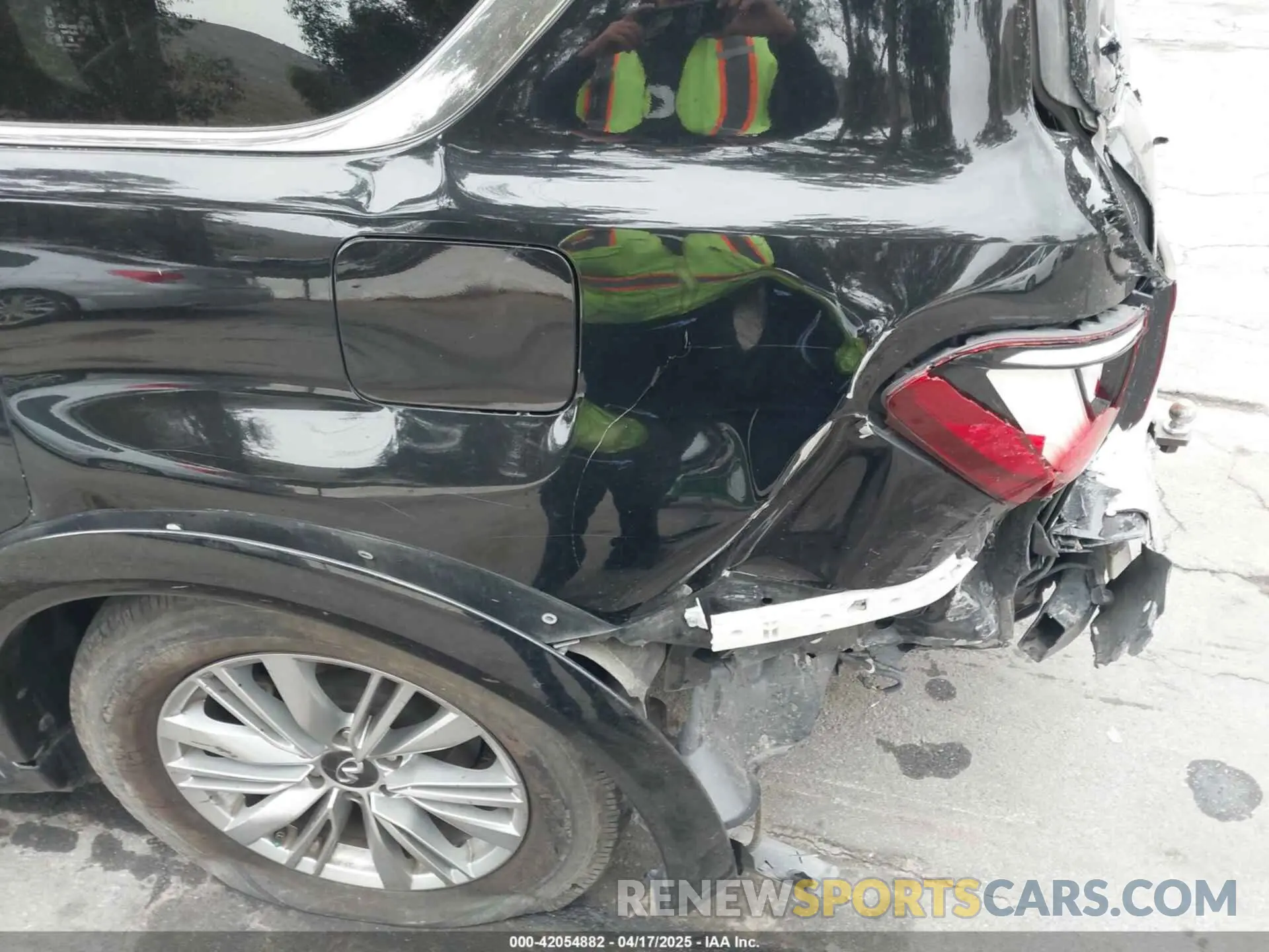 17 Photograph of a damaged car JN8AZ2NF2K9687343 INFINITI QX80 2019