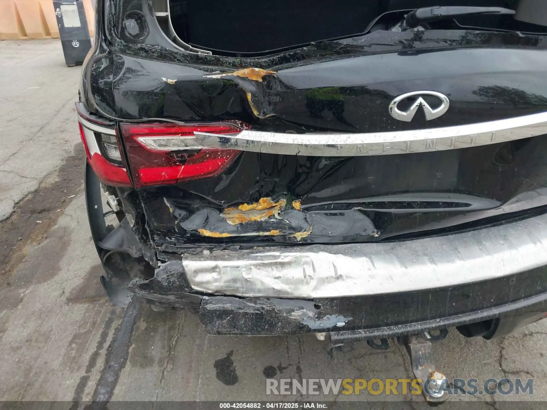 19 Photograph of a damaged car JN8AZ2NF2K9687343 INFINITI QX80 2019