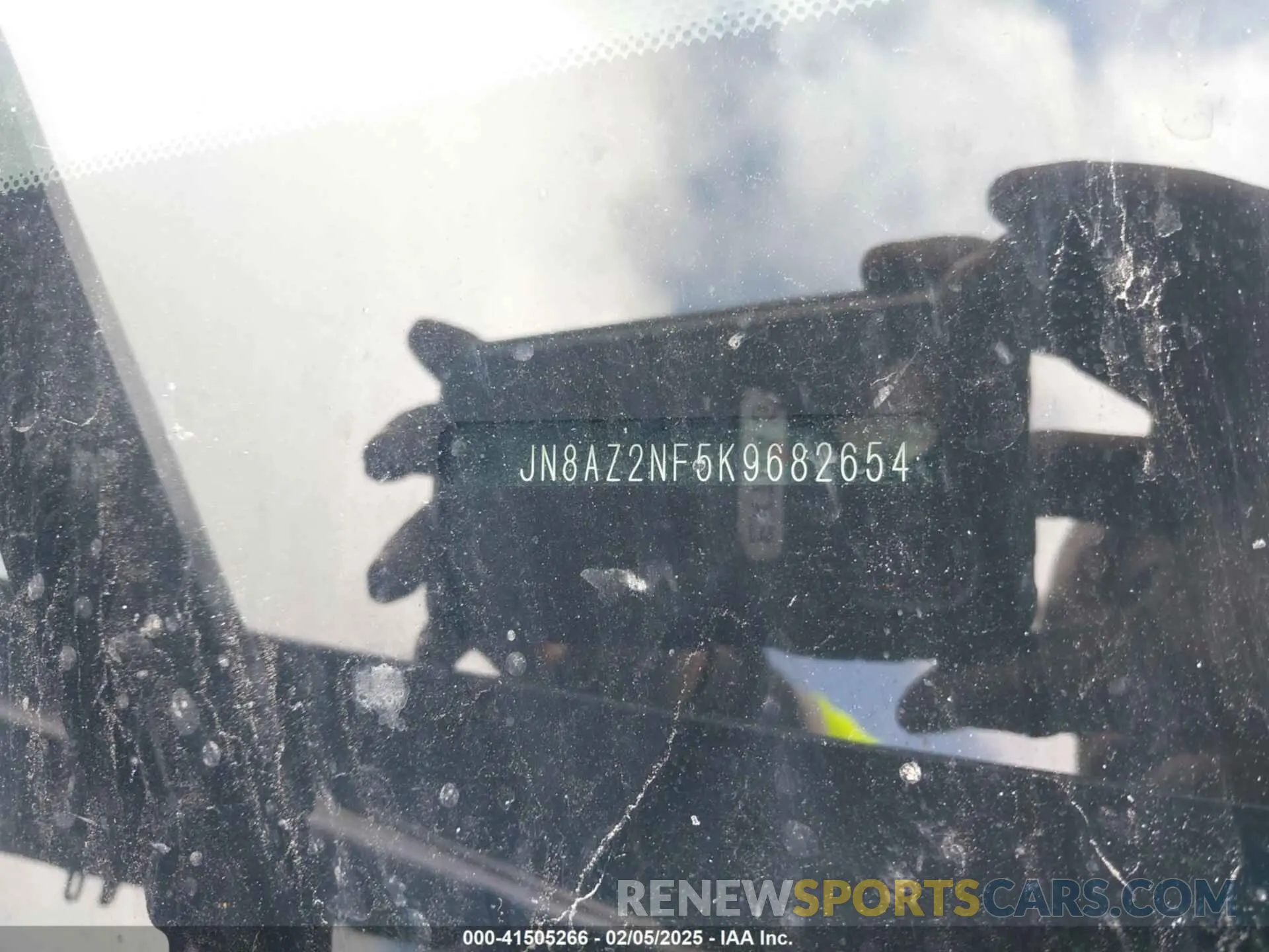 9 Photograph of a damaged car JN8AZ2NF5K9682654 INFINITI QX80 2019
