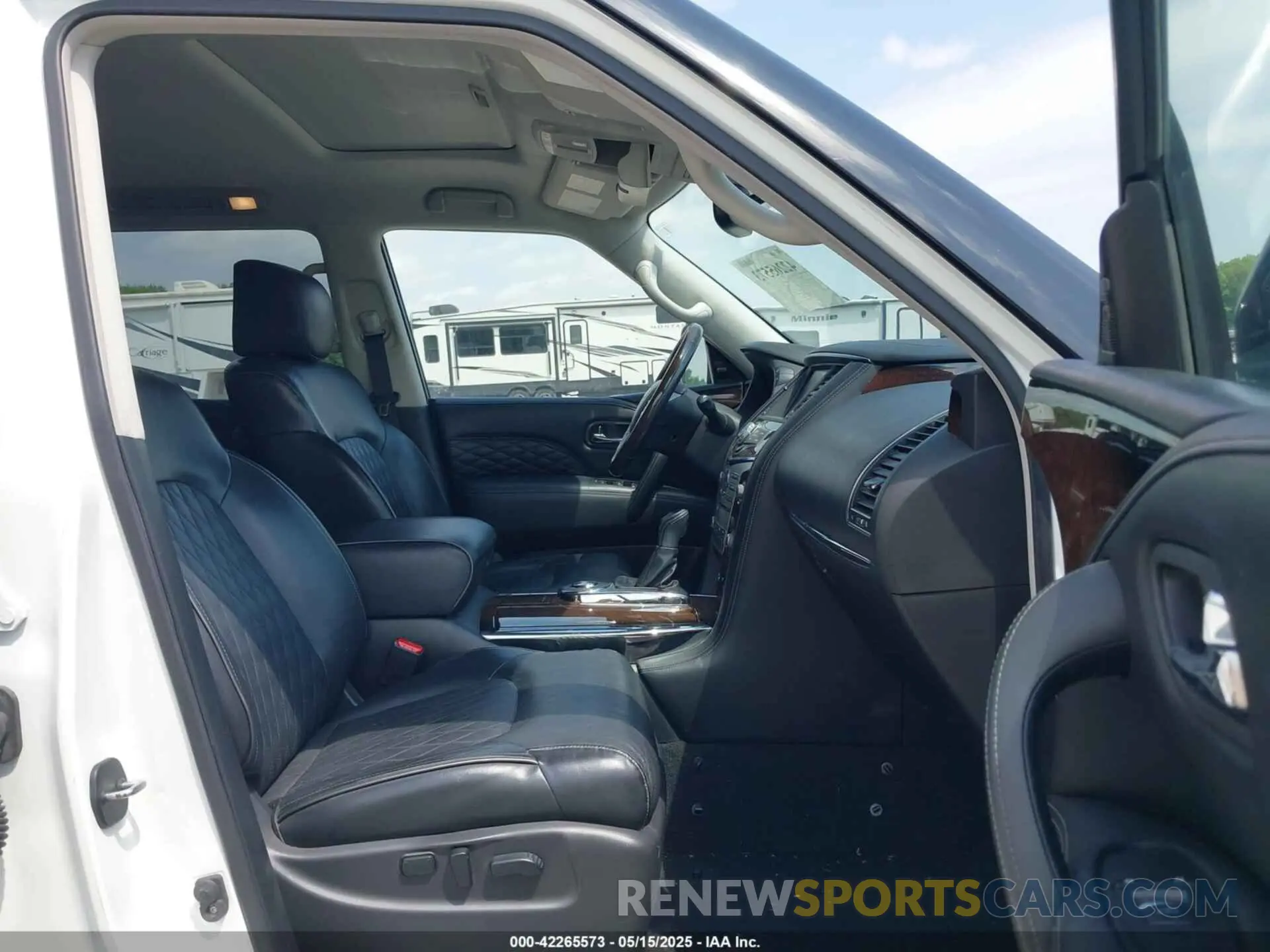 5 Photograph of a damaged car JN8AZ2NF6K9683098 INFINITI QX80 2019