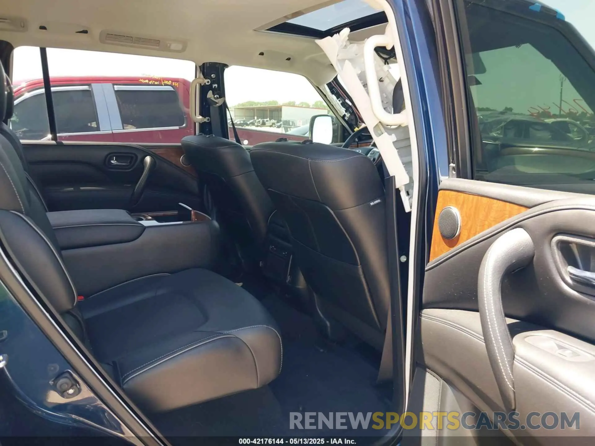 8 Photograph of a damaged car JN8AZ2NF7K9689184 INFINITI QX80 2019