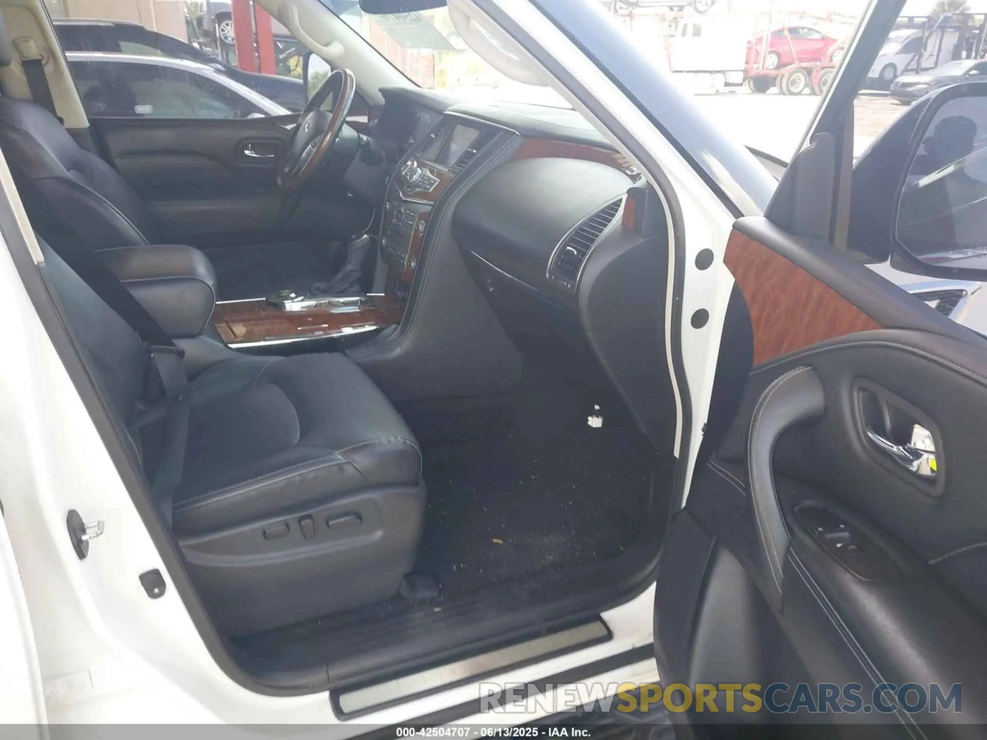 5 Photograph of a damaged car JN8AZ2NF8K9686598 INFINITI QX80 2019