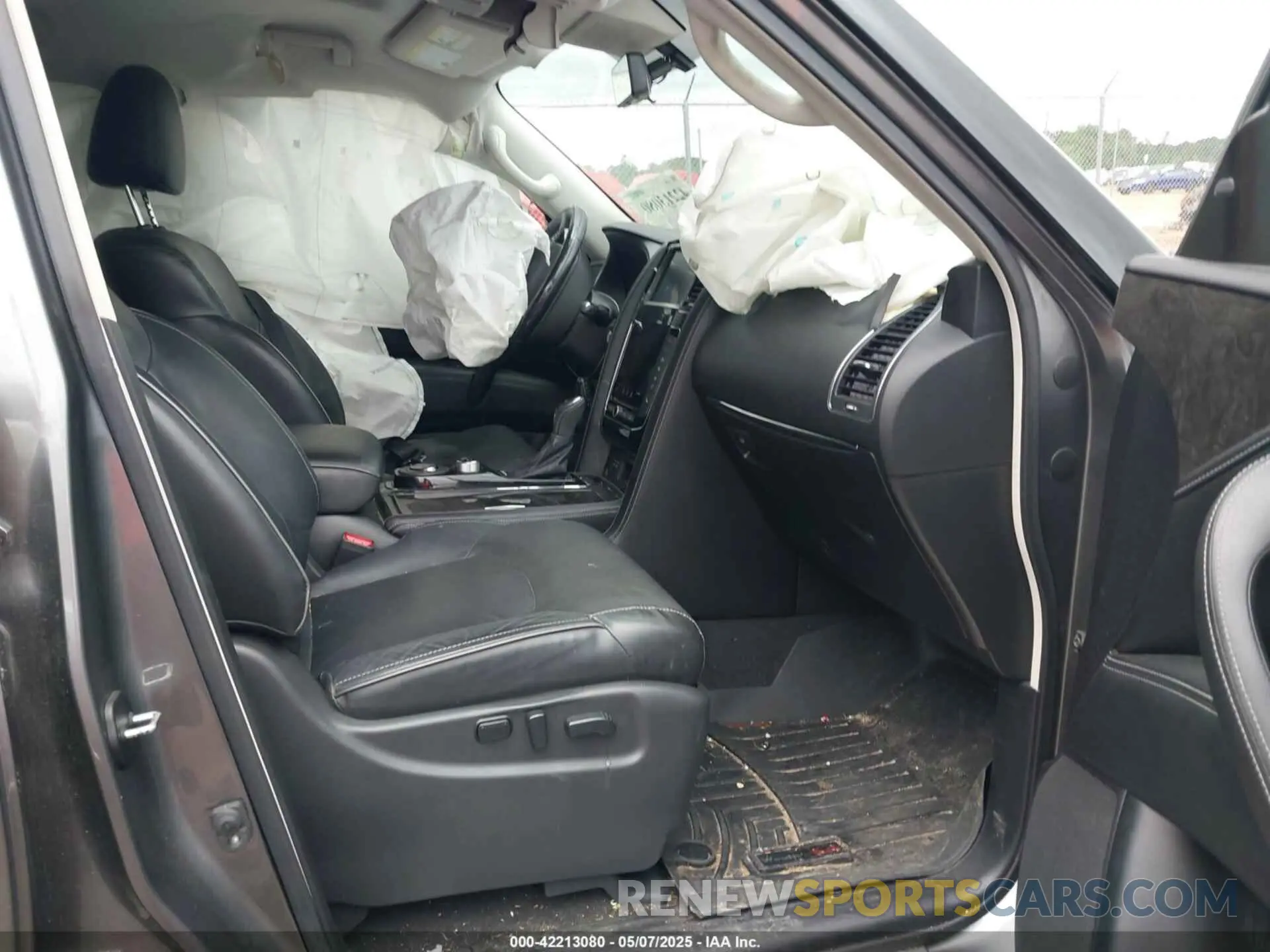 5 Photograph of a damaged car JN8AZ2NF5L9705321 INFINITI QX80 2020