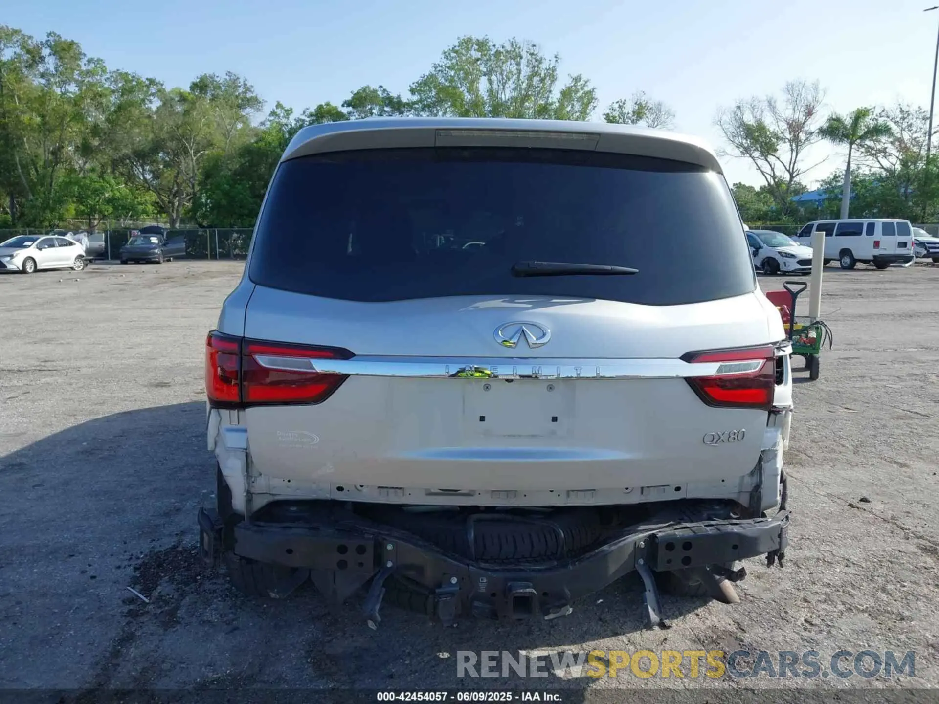 17 Photograph of a damaged car JN8AZ2NF8L9704194 INFINITI QX80 2020