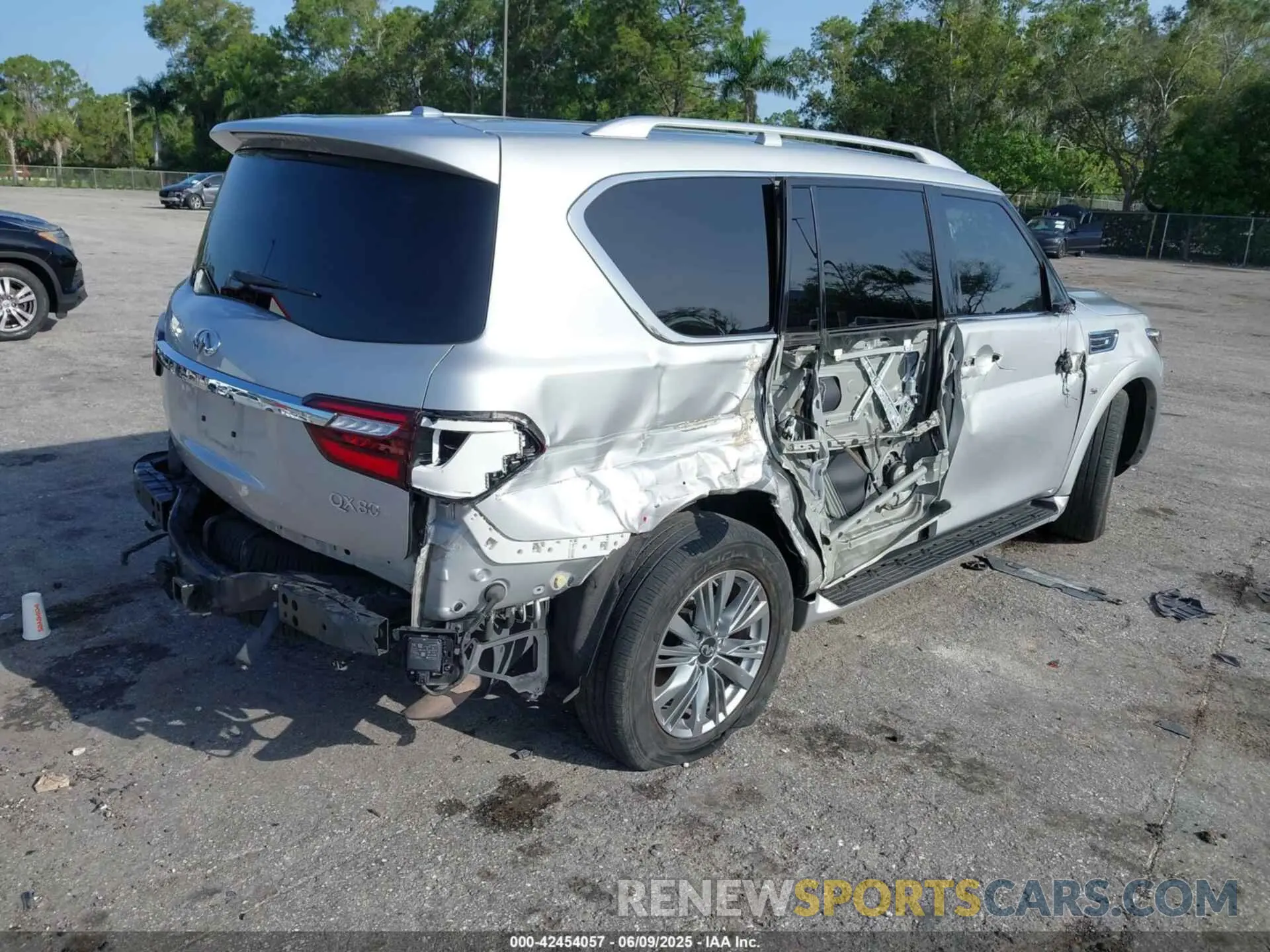 4 Photograph of a damaged car JN8AZ2NF8L9704194 INFINITI QX80 2020