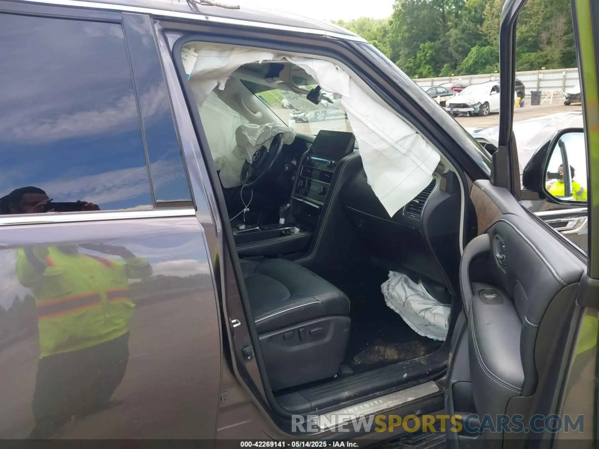 5 Photograph of a damaged car JN8AZ2AE2P9304263 INFINITI QX80 2023