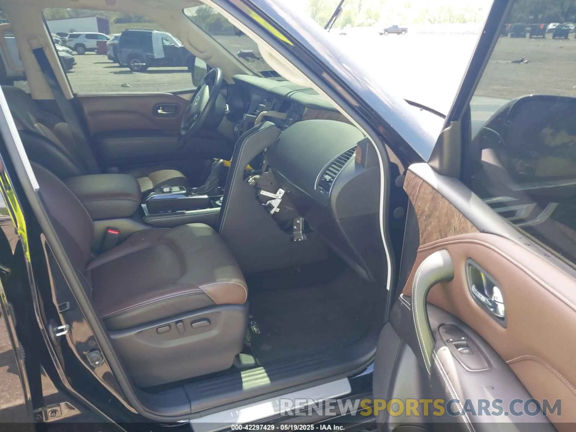 5 Photograph of a damaged car JN8AZ2AE8P9304042 INFINITI QX80 2023
