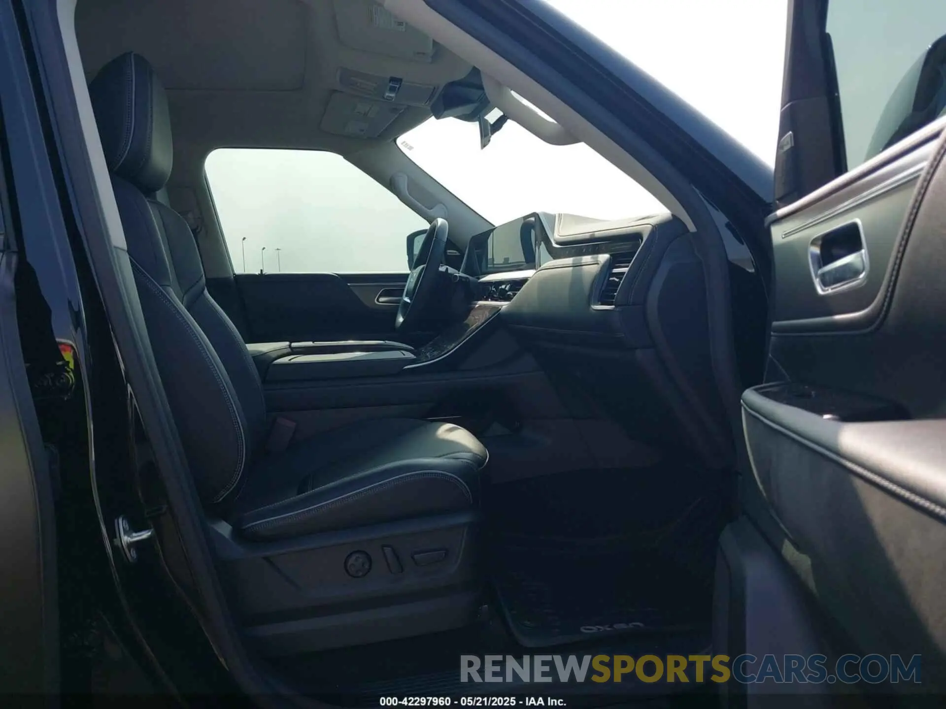 5 Photograph of a damaged car JN8AZ3BA5S9000872 INFINITI QX80 2025