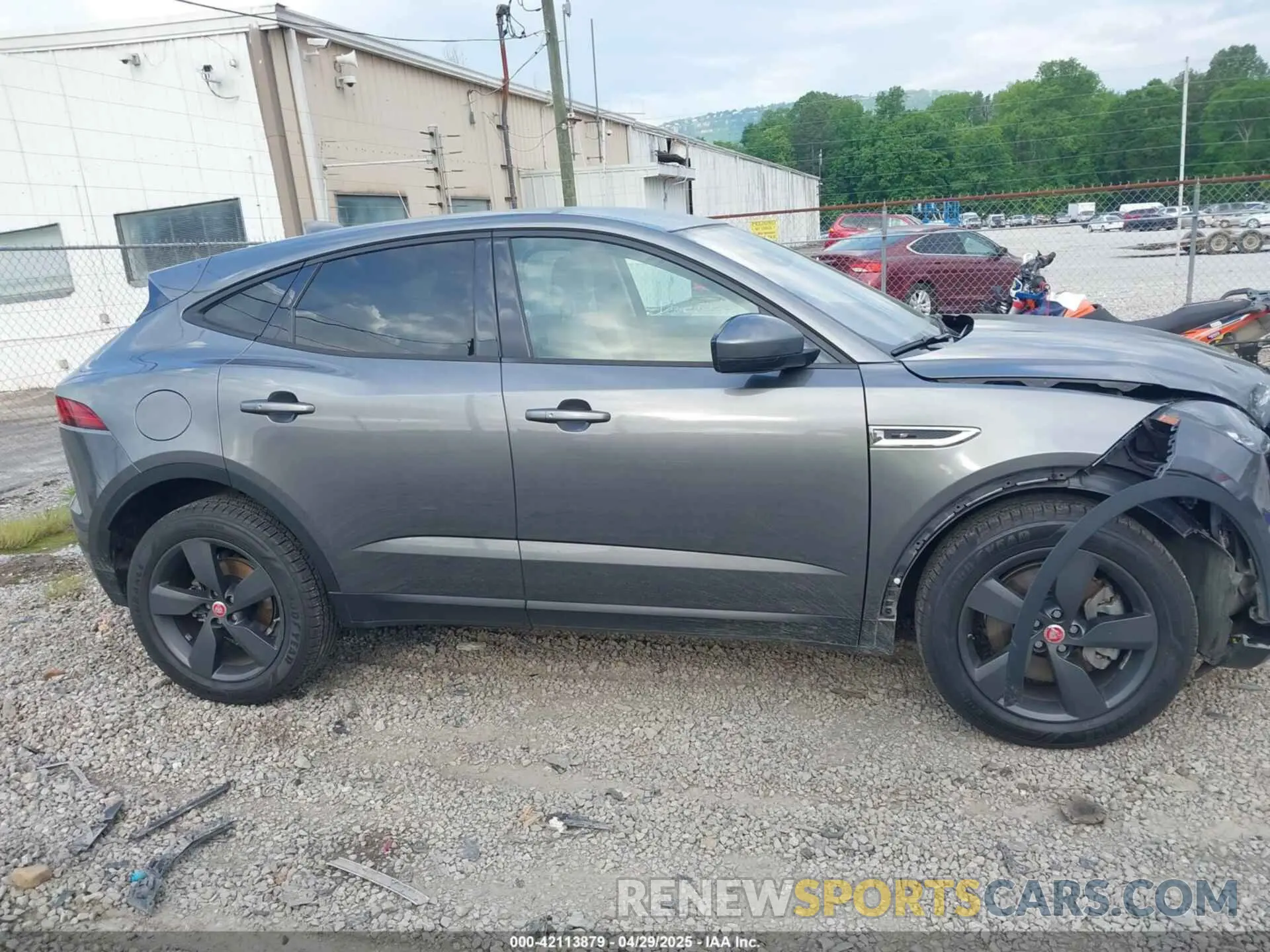 13 Photograph of a damaged car SADFJ2FX0K1Z36984 JAGUAR E-PACE 2019