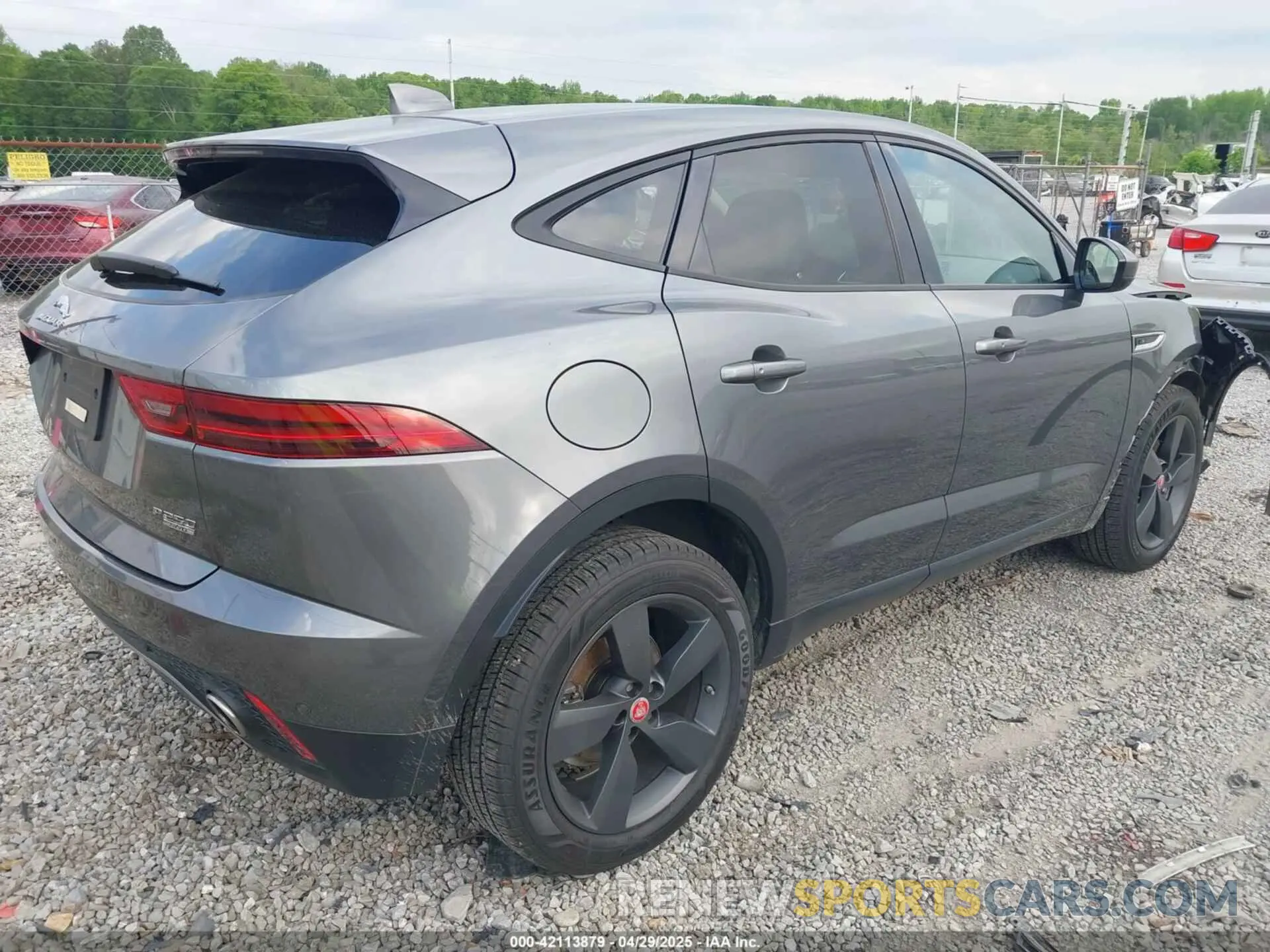 4 Photograph of a damaged car SADFJ2FX0K1Z36984 JAGUAR E-PACE 2019