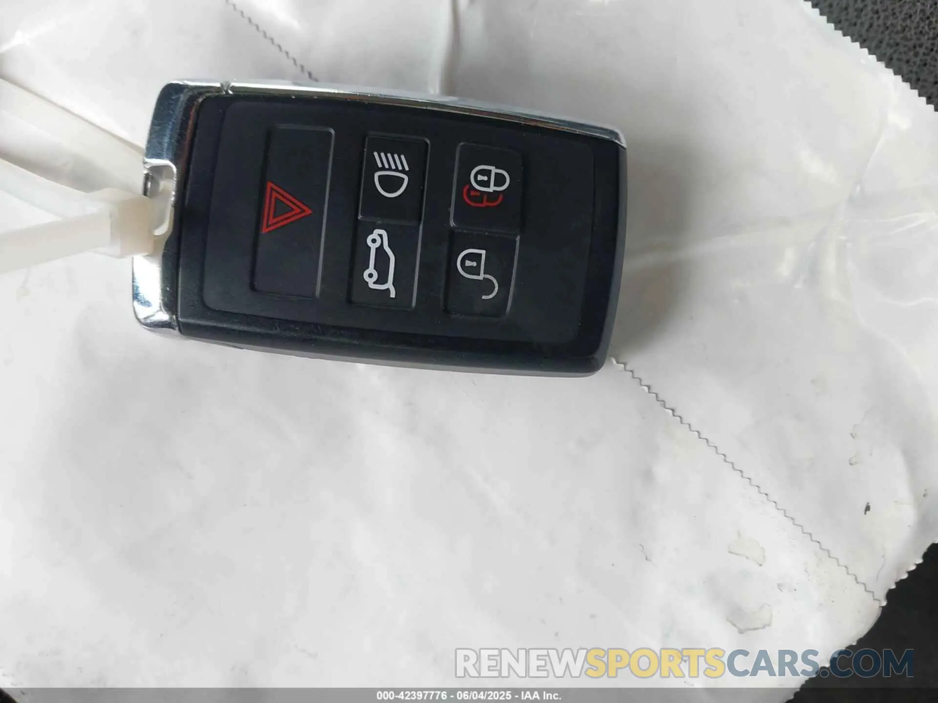 11 Photograph of a damaged car SADFJ2FX4K1Z72242 JAGUAR E-PACE 2019