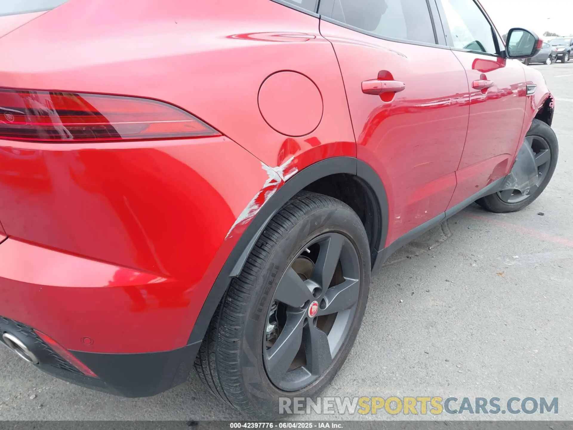 12 Photograph of a damaged car SADFJ2FX4K1Z72242 JAGUAR E-PACE 2019