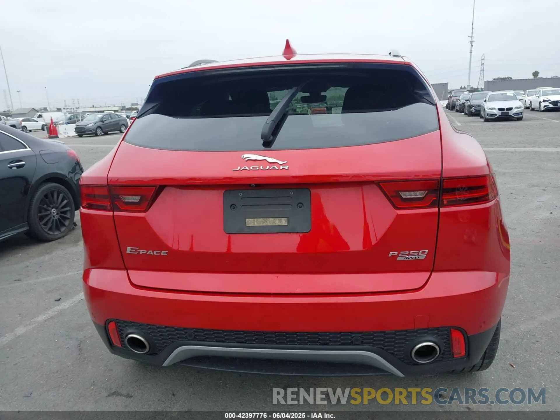 17 Photograph of a damaged car SADFJ2FX4K1Z72242 JAGUAR E-PACE 2019
