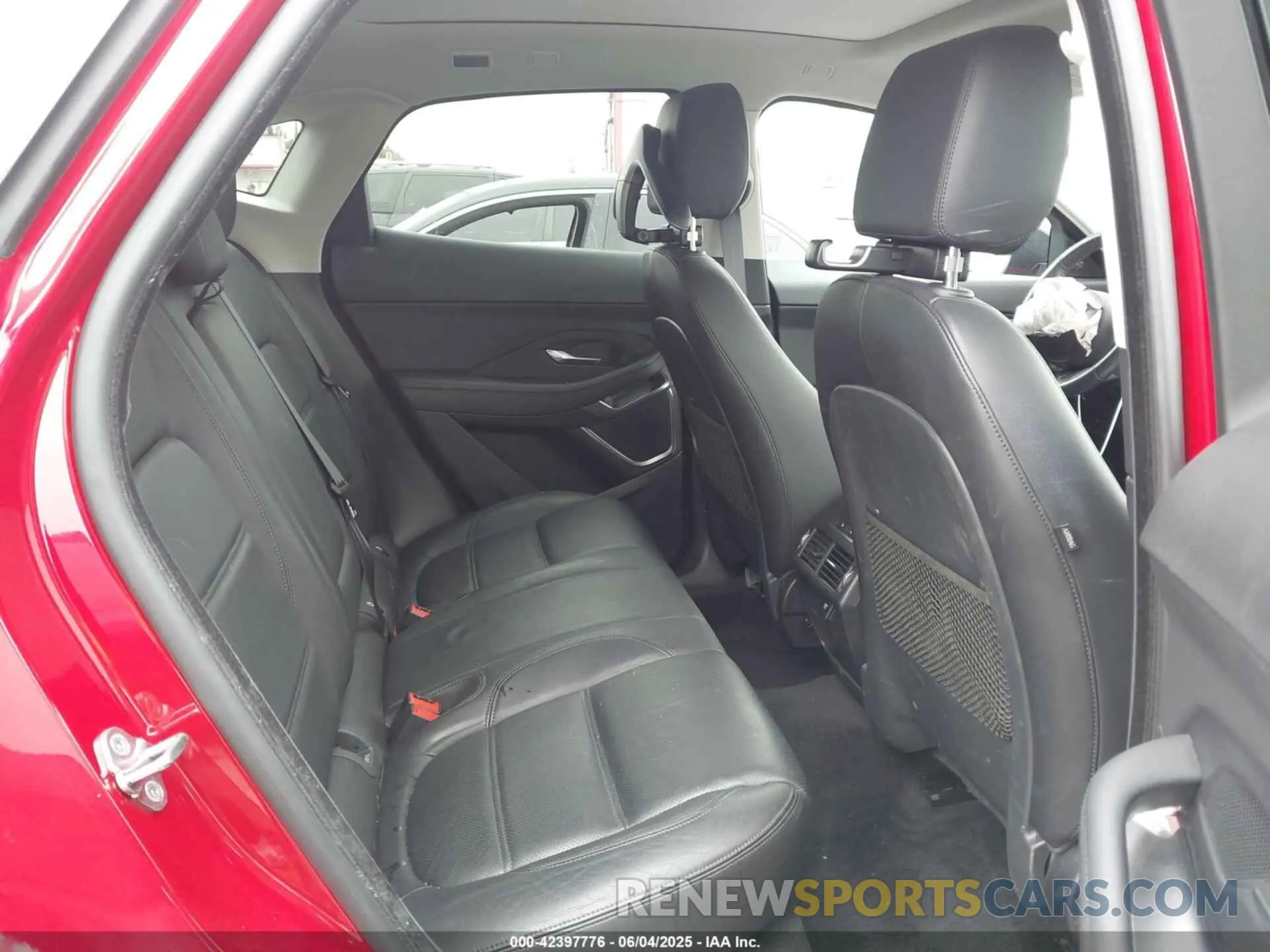 8 Photograph of a damaged car SADFJ2FX4K1Z72242 JAGUAR E-PACE 2019