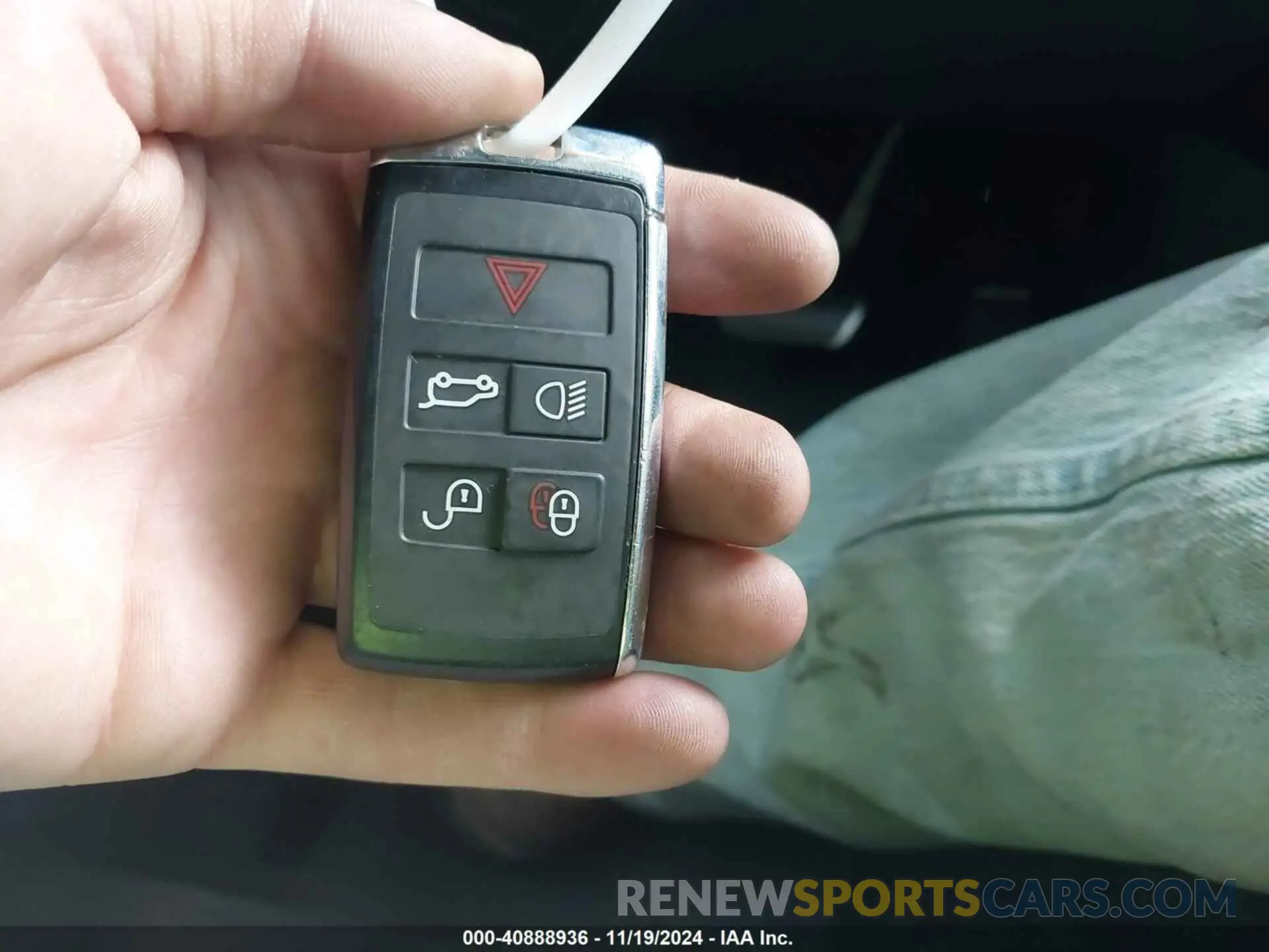 11 Photograph of a damaged car SADFJ2FX9K1Z43027 JAGUAR E-PACE 2019